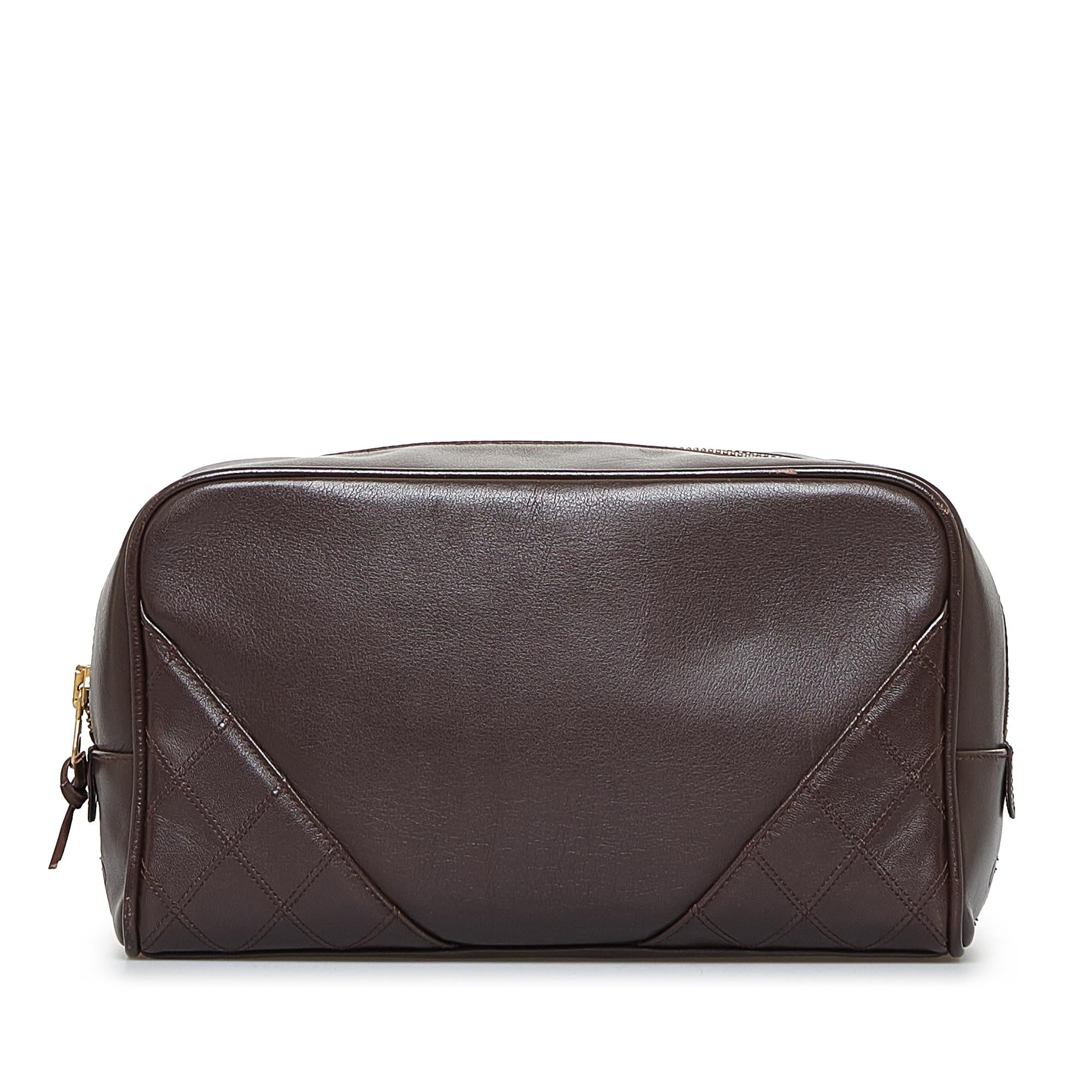 Chanel Leather Pouch (SHG-pa4YMp)