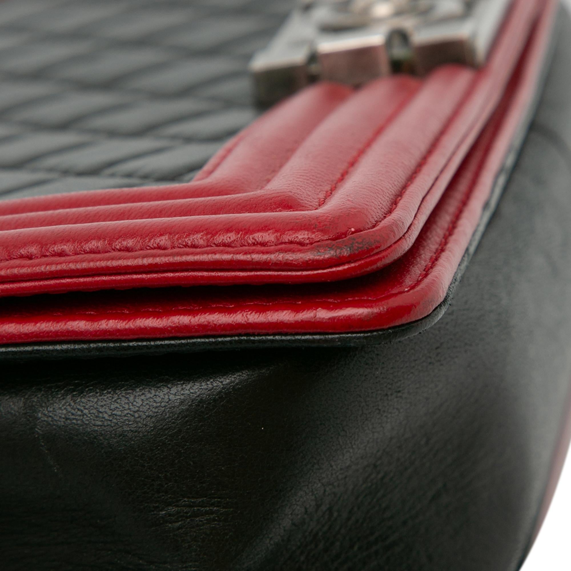 Chanel Medium Bicolor Lambskin Boy Flap (SHG-Qk8sN1)