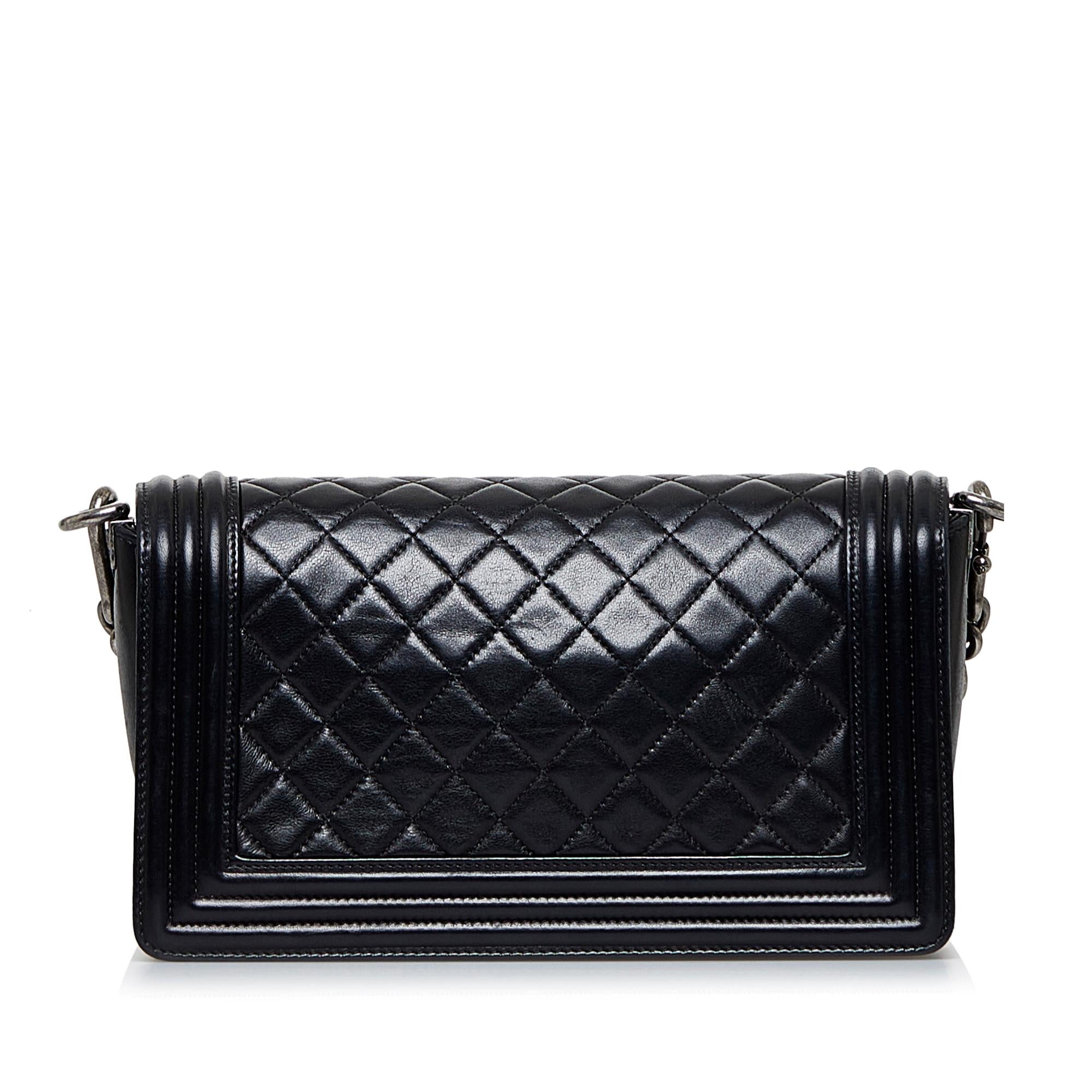 Chanel Medium Boy Bag (SHG-BOOAMQ)