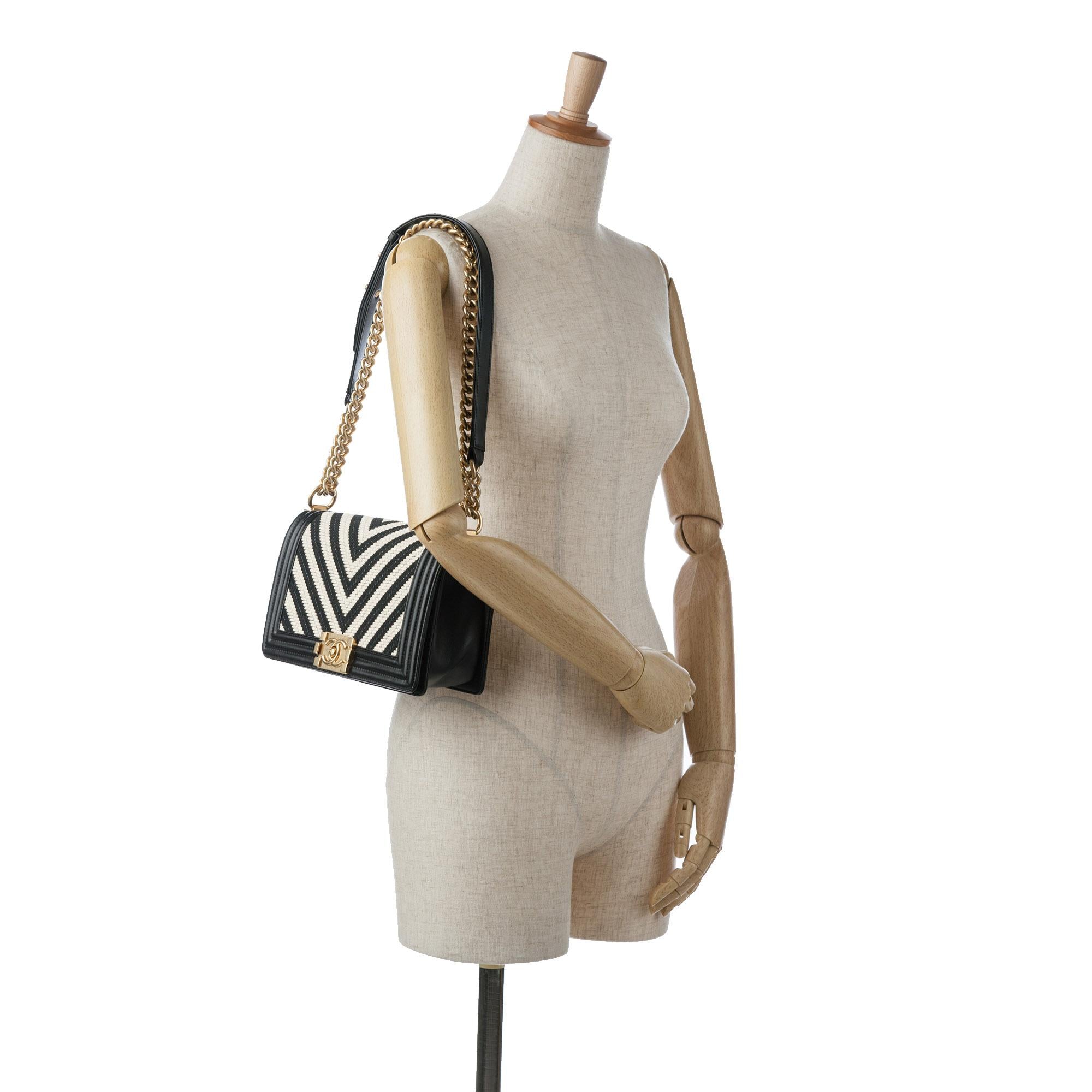 Chanel Medium Braided Chevron Le Boy (SHG-Qo0SYS)