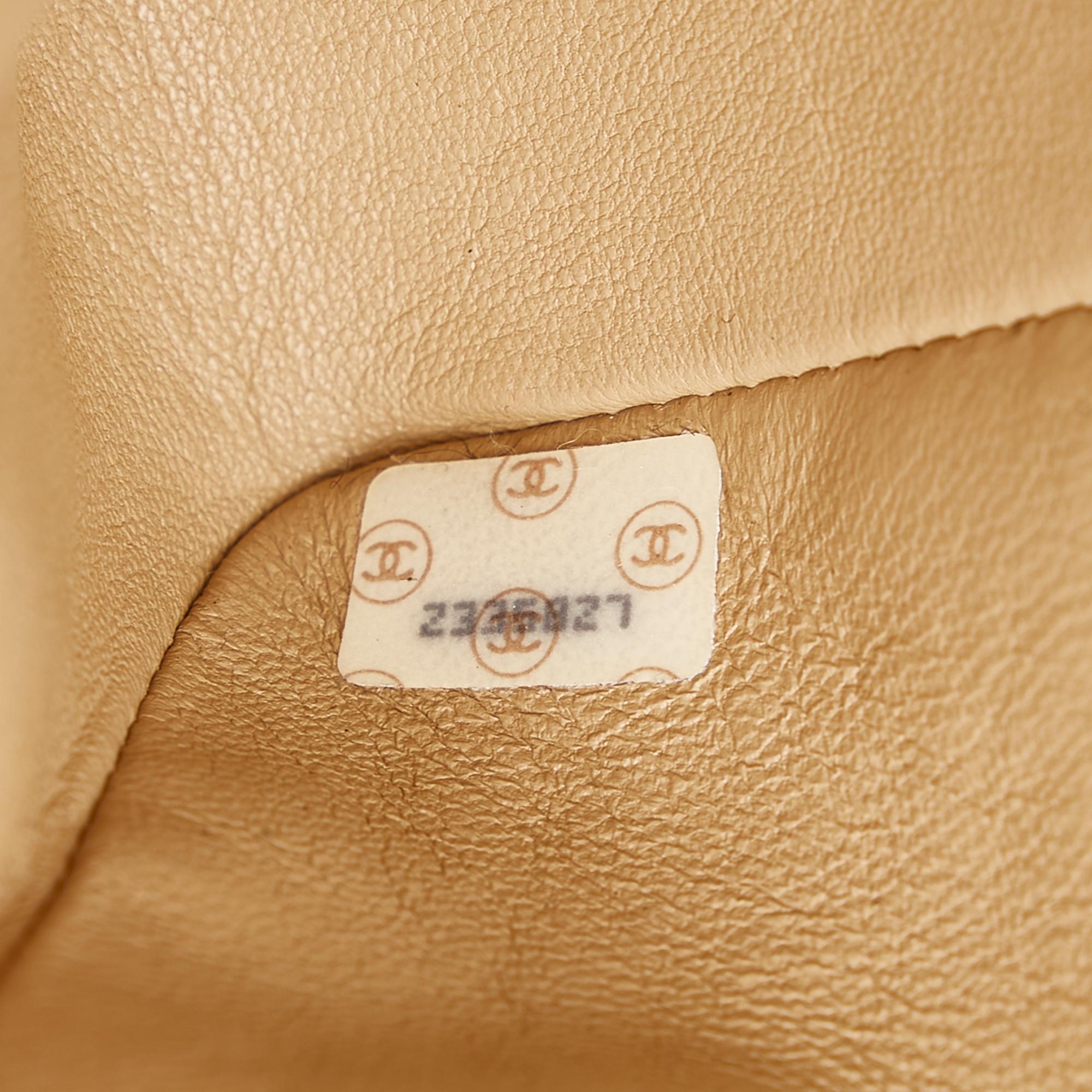 Chanel Medium Classic Lambskin Double Flap (SHG-YJk0lm)