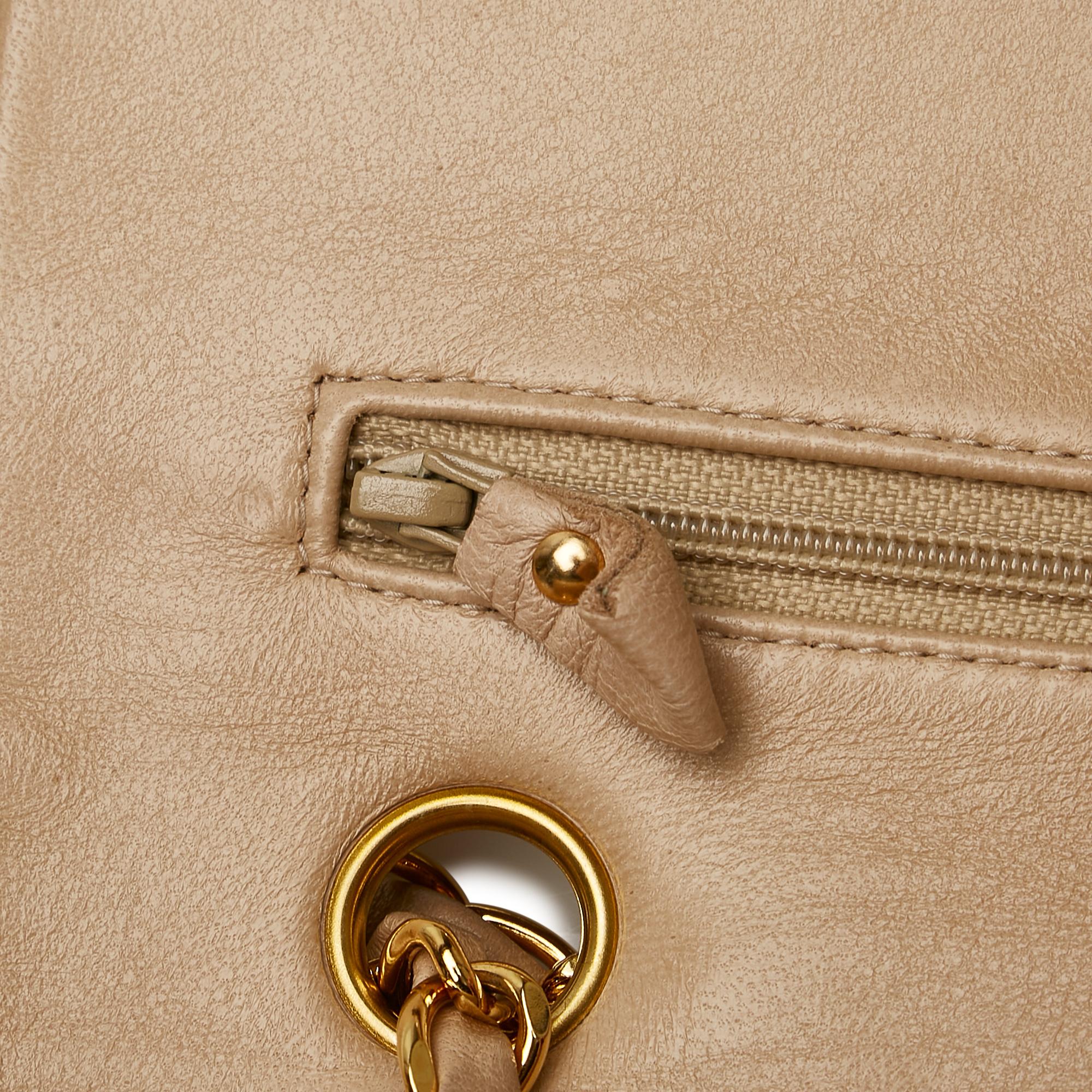 Chanel Medium Classic Lambskin Double Flap (SHG-YJk0lm)