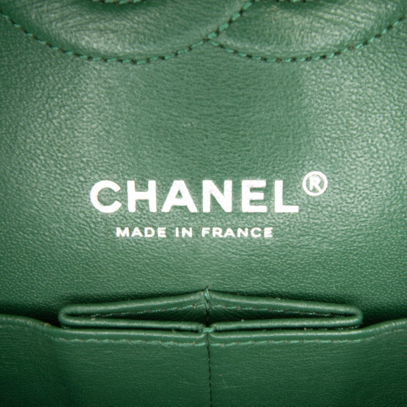 Chanel Medium Classic Lambskin Double Flap (SHG-HhOlbE)