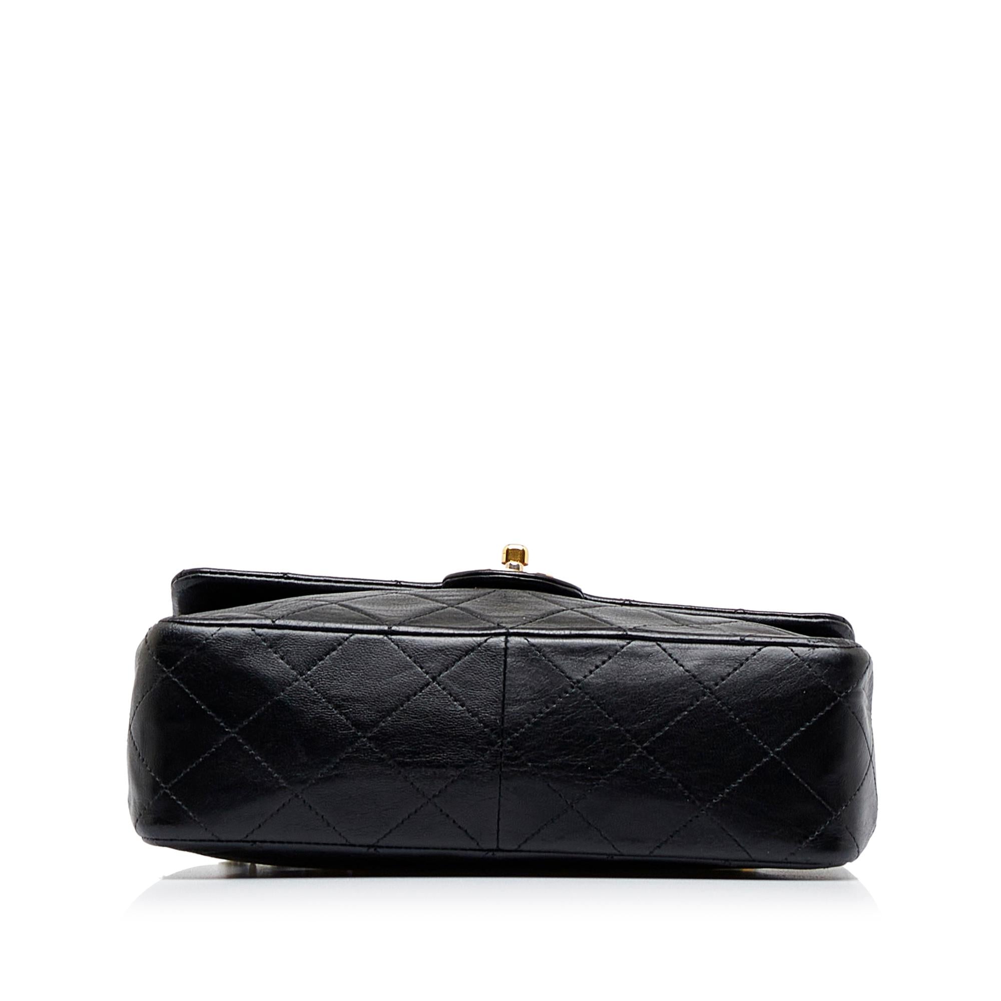 Chanel Medium Classic Lambskin Single Flap Bag (SHG-puFpTM)