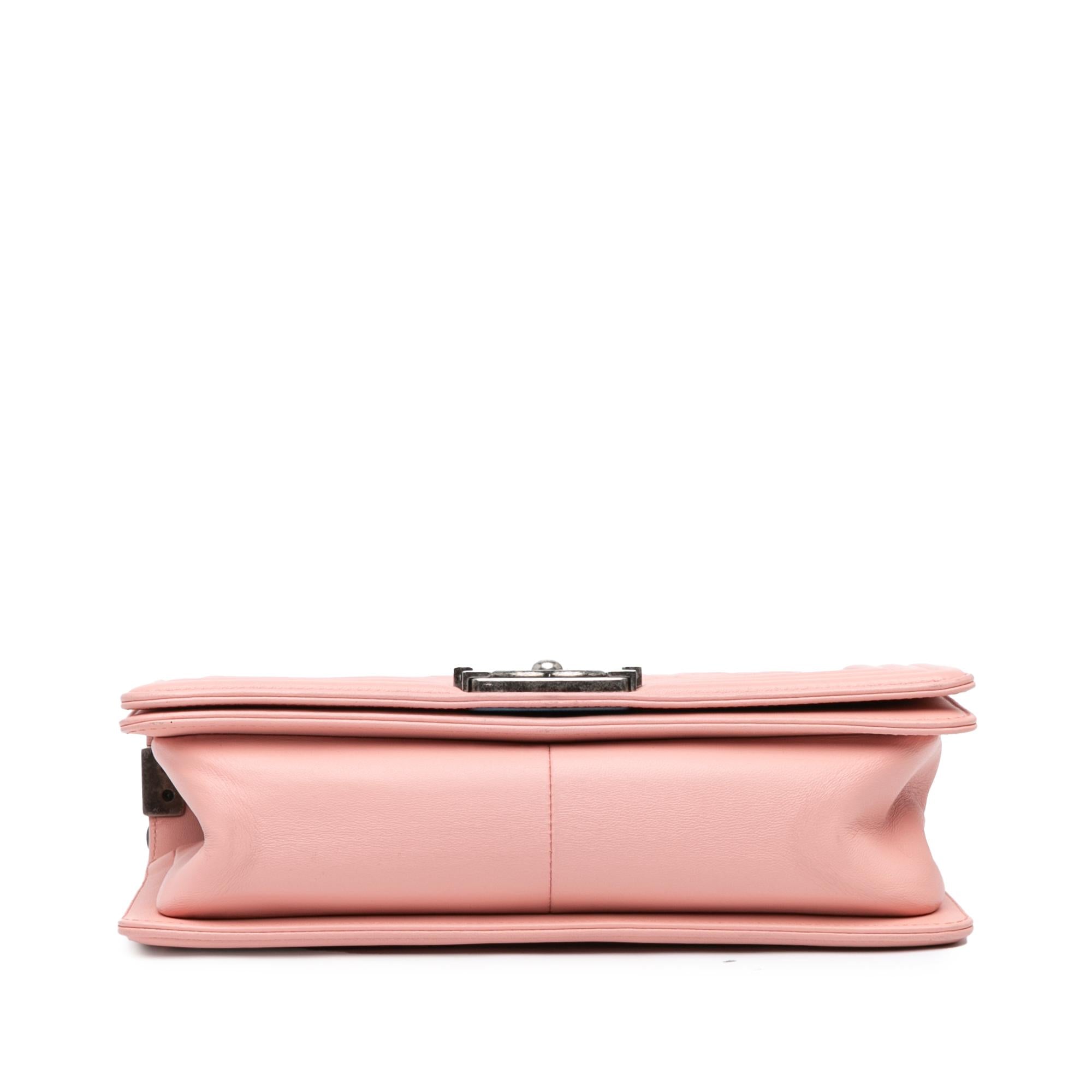 Chanel Medium Lambskin Boy Flap (SHG-eHjD9I)