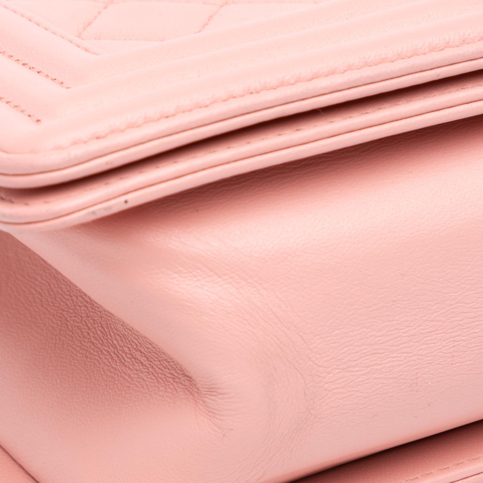 Chanel Medium Lambskin Boy Flap (SHG-eHjD9I)