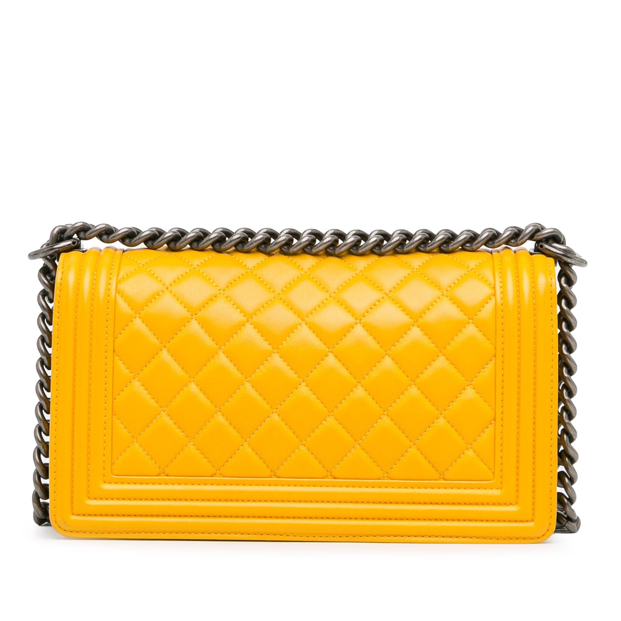 Chanel Medium Lambskin Boy Flap (SHG-uTIxdw)