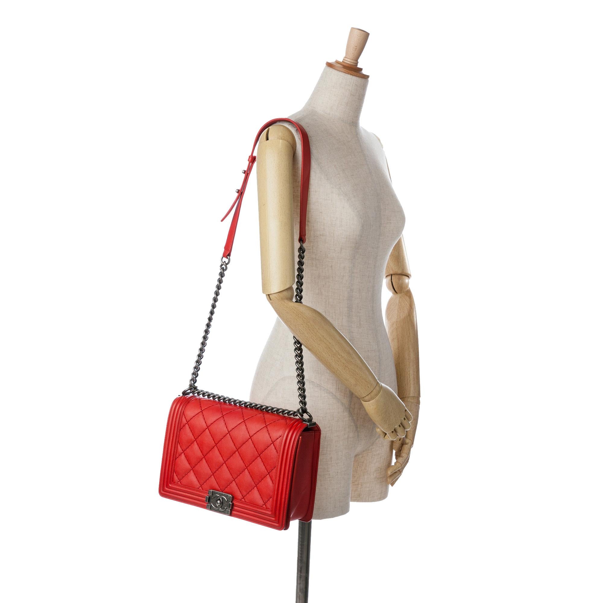 Chanel Medium Lambskin Double Stitch Boy Flap (SHG-HDDAJQ)