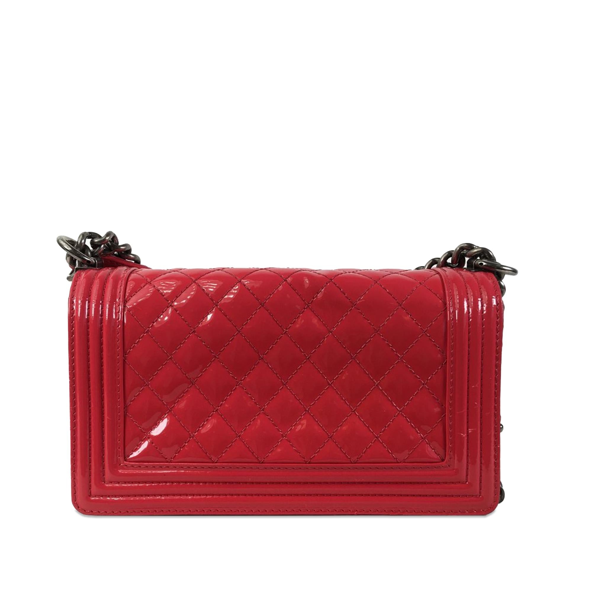 Chanel Medium Patent Boy Flap (SHG-Q9F2oG)