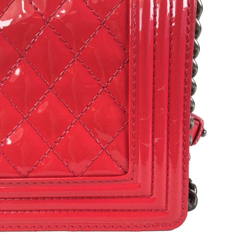 Chanel Medium Patent Boy Flap (SHG-Q9F2oG)