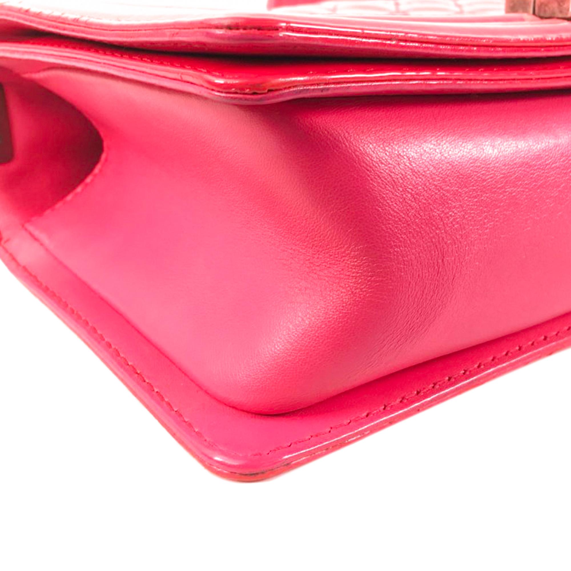 Chanel Medium Patent Boy Flap (SHG-Q9F2oG)