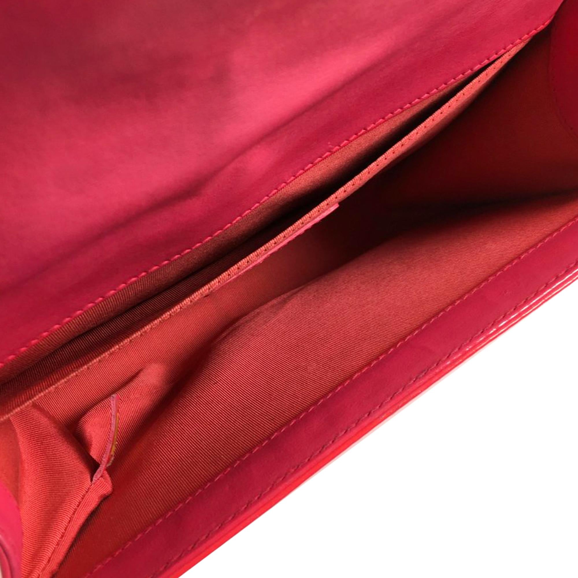 Chanel Medium Patent Boy Flap (SHG-Q9F2oG)