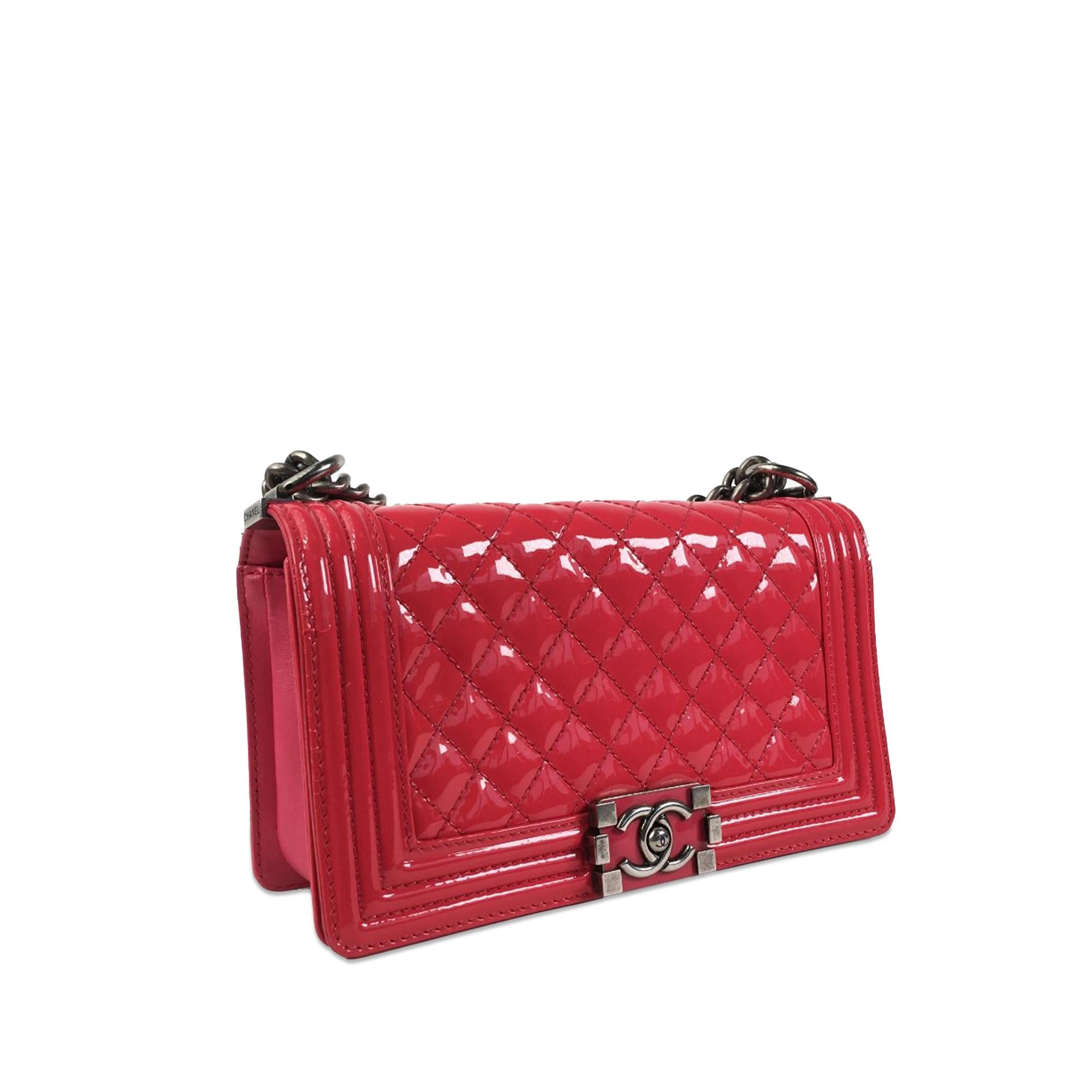 Chanel Medium Patent Boy Flap (SHG-Q9F2oG)