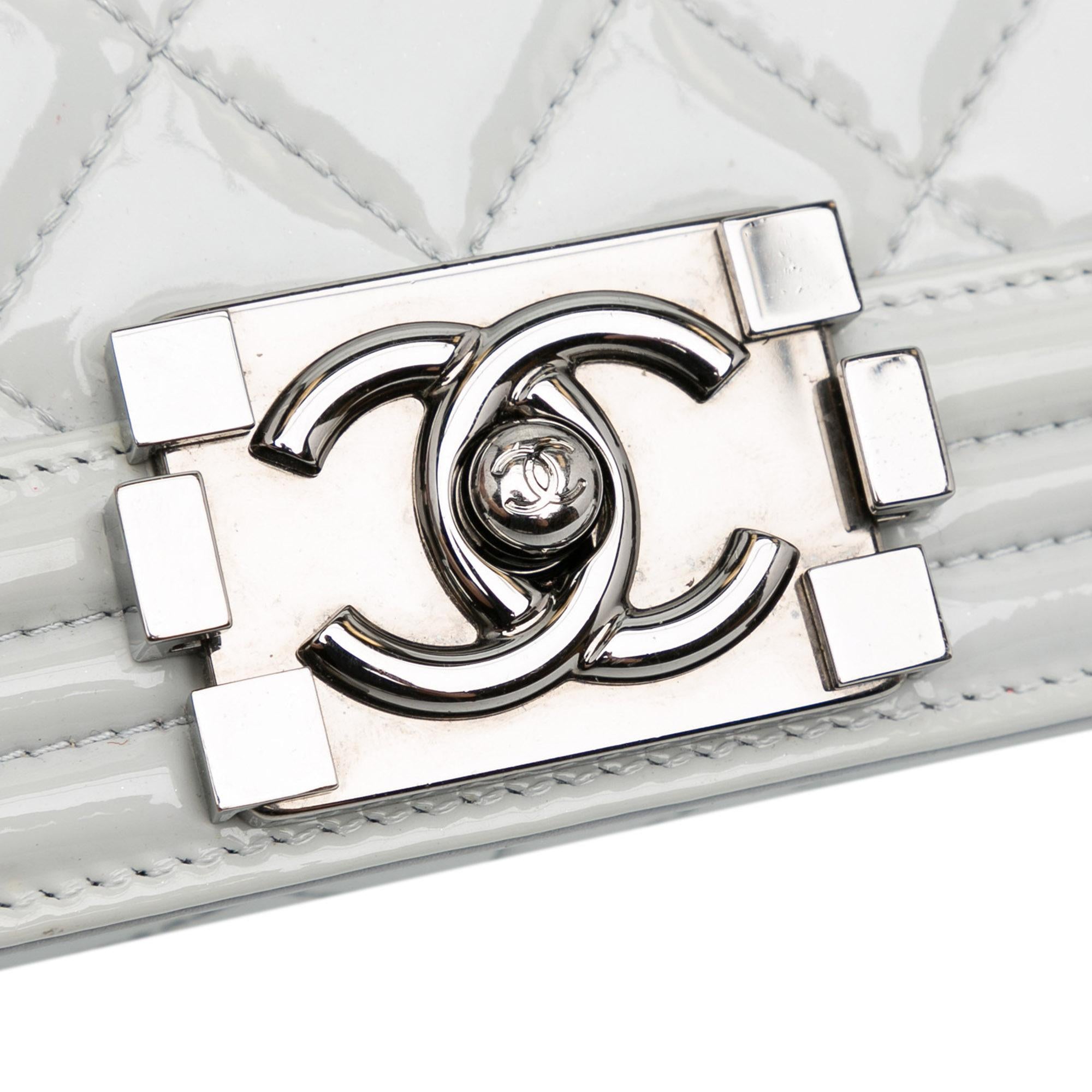 Chanel Medium Patent Boy Flap (SHG-xNr2HC)