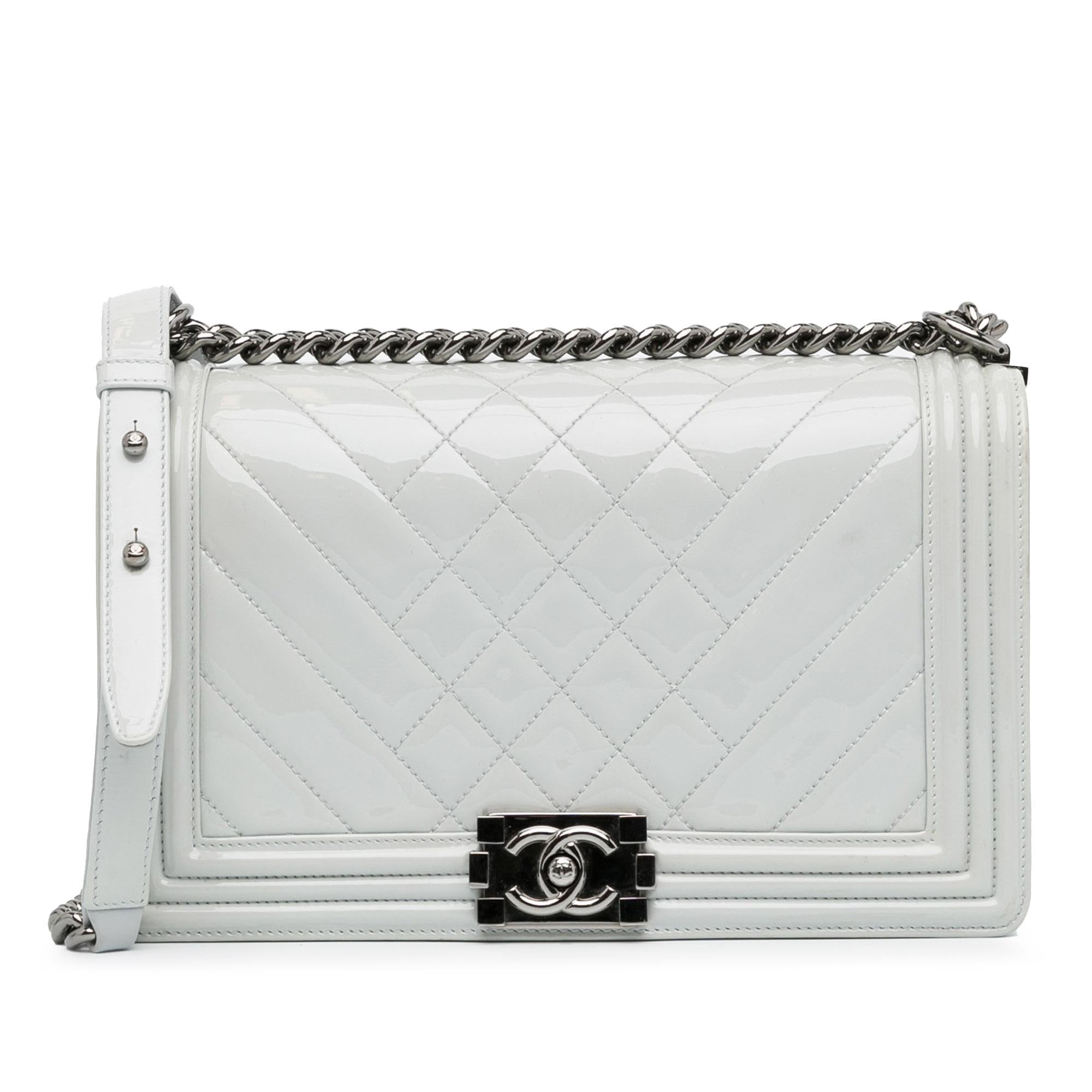 Chanel Medium Patent Boy Flap (SHG-xNr2HC)
