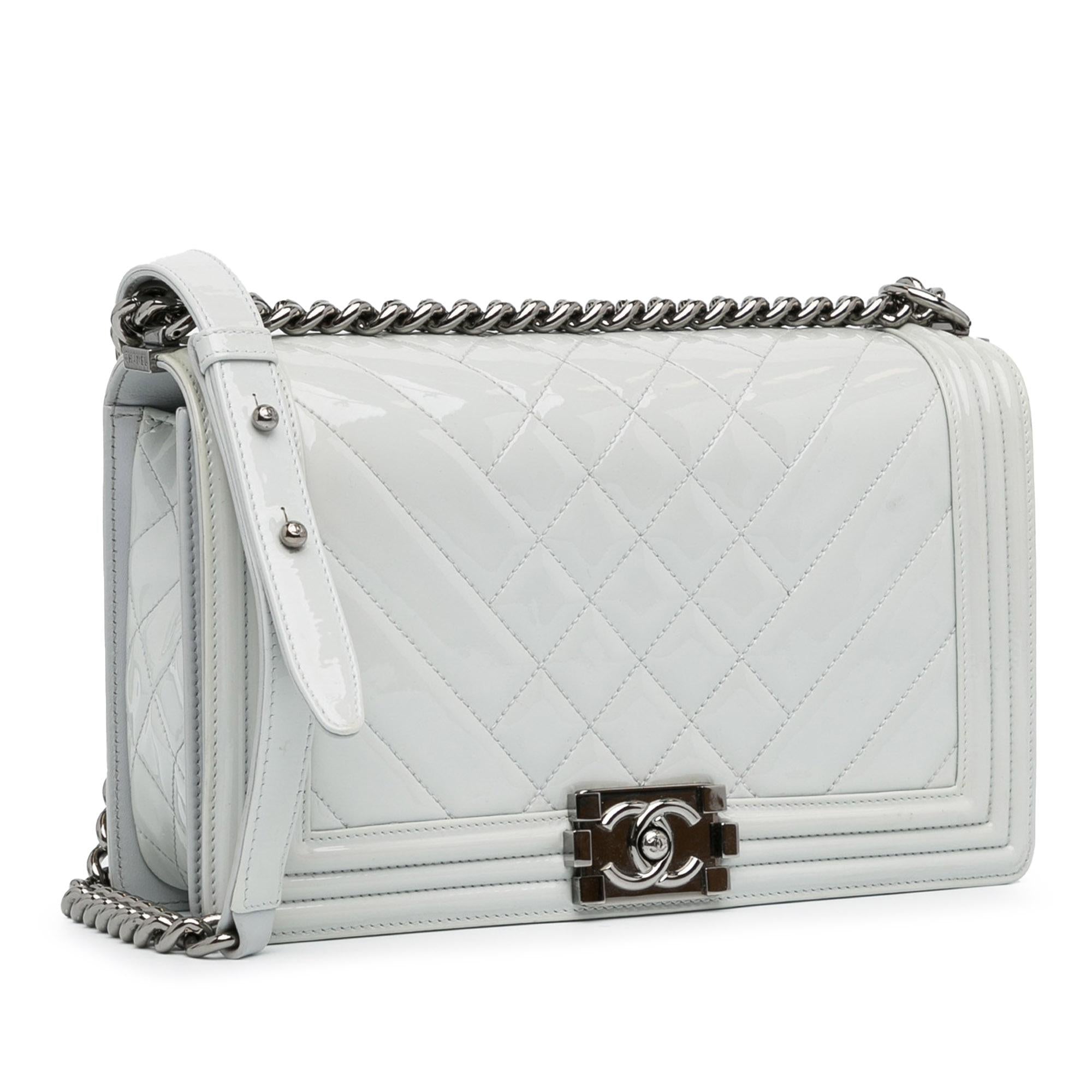 Chanel Medium Patent Boy Flap (SHG-xNr2HC)