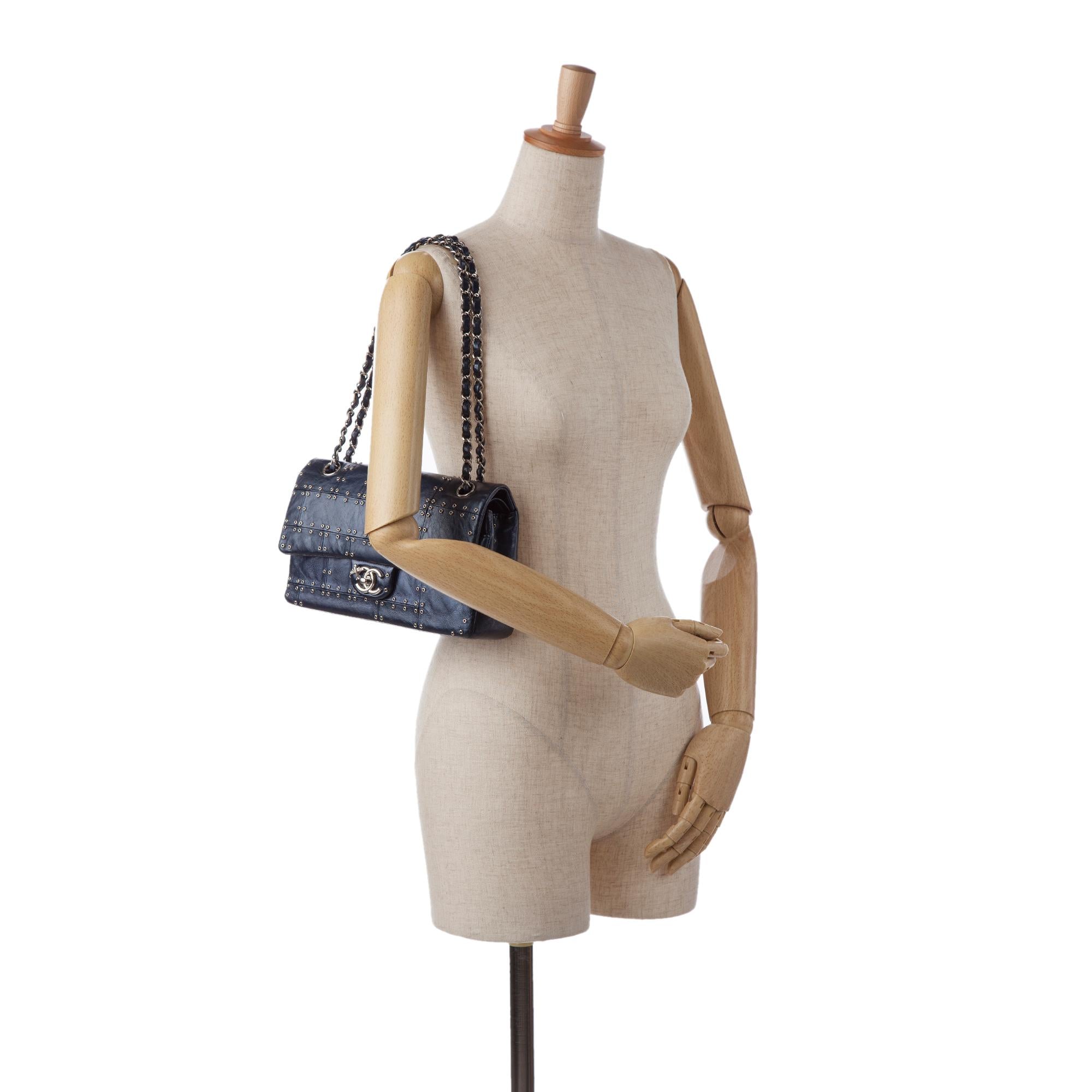 Chanel Medium Studded Leather Airlines Double Flap (SHG-MHpqyU)