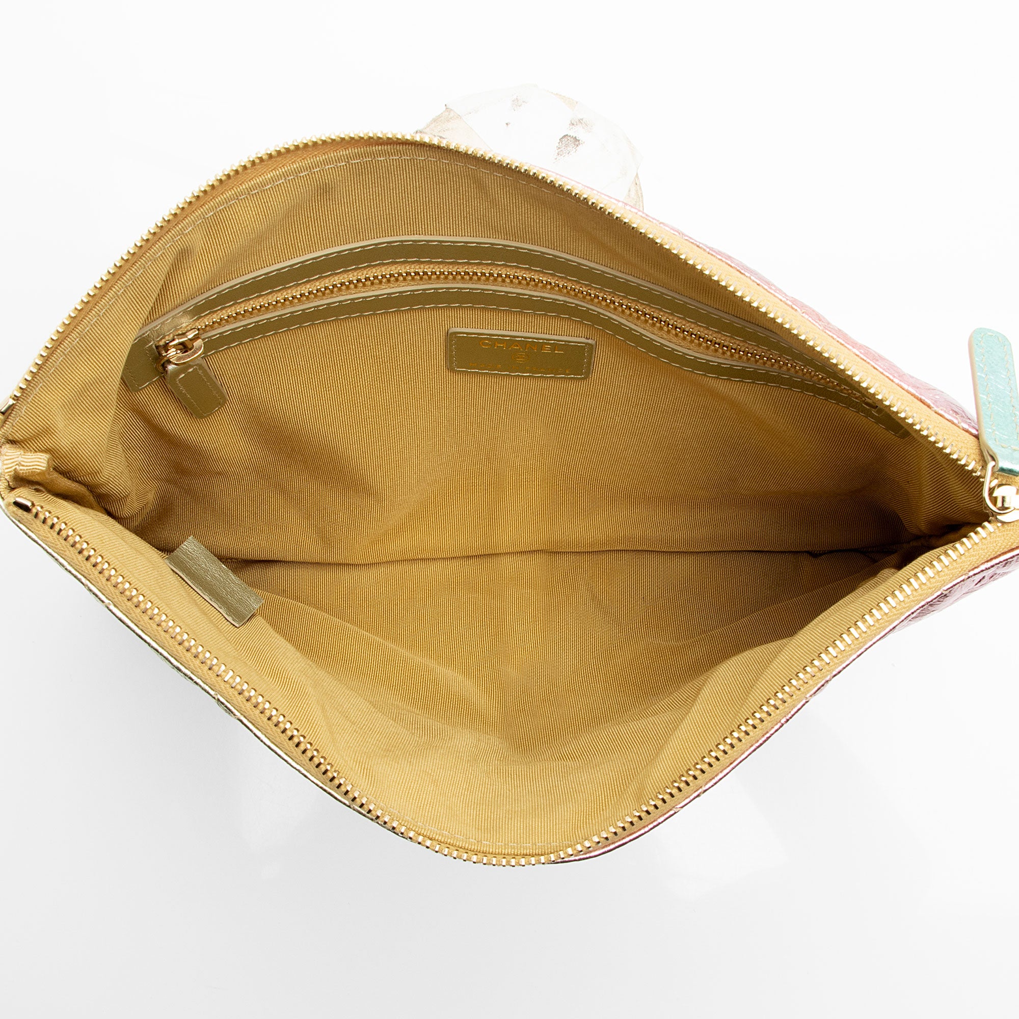 Chanel Metallic Calfskin Rainbow Reissue Pouch (SHF-Iy12ka)