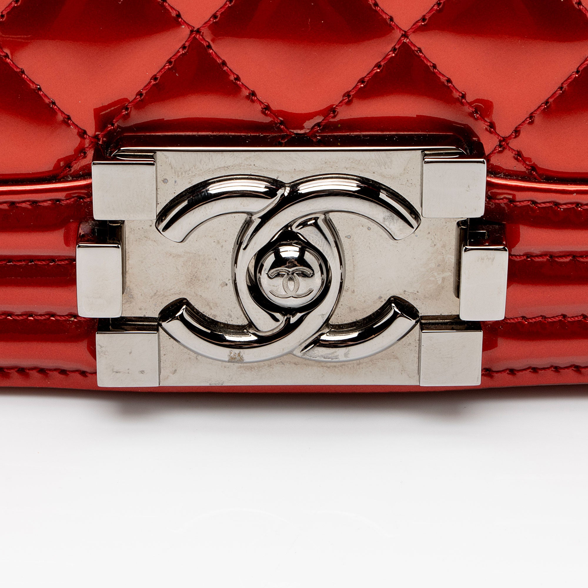 Chanel Metallic Patent Leather Old Medium Boy Bag (SHF-Gxw2JA)