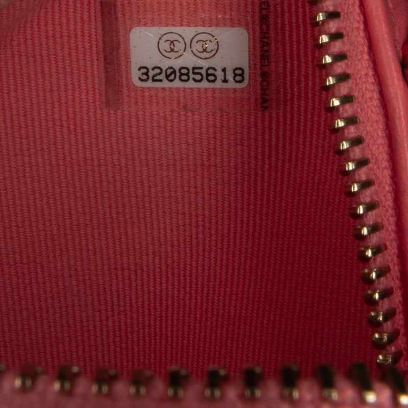 Chanel Mini CC in Love Heart Crossbody Bag (SHG-0Qf4HI)