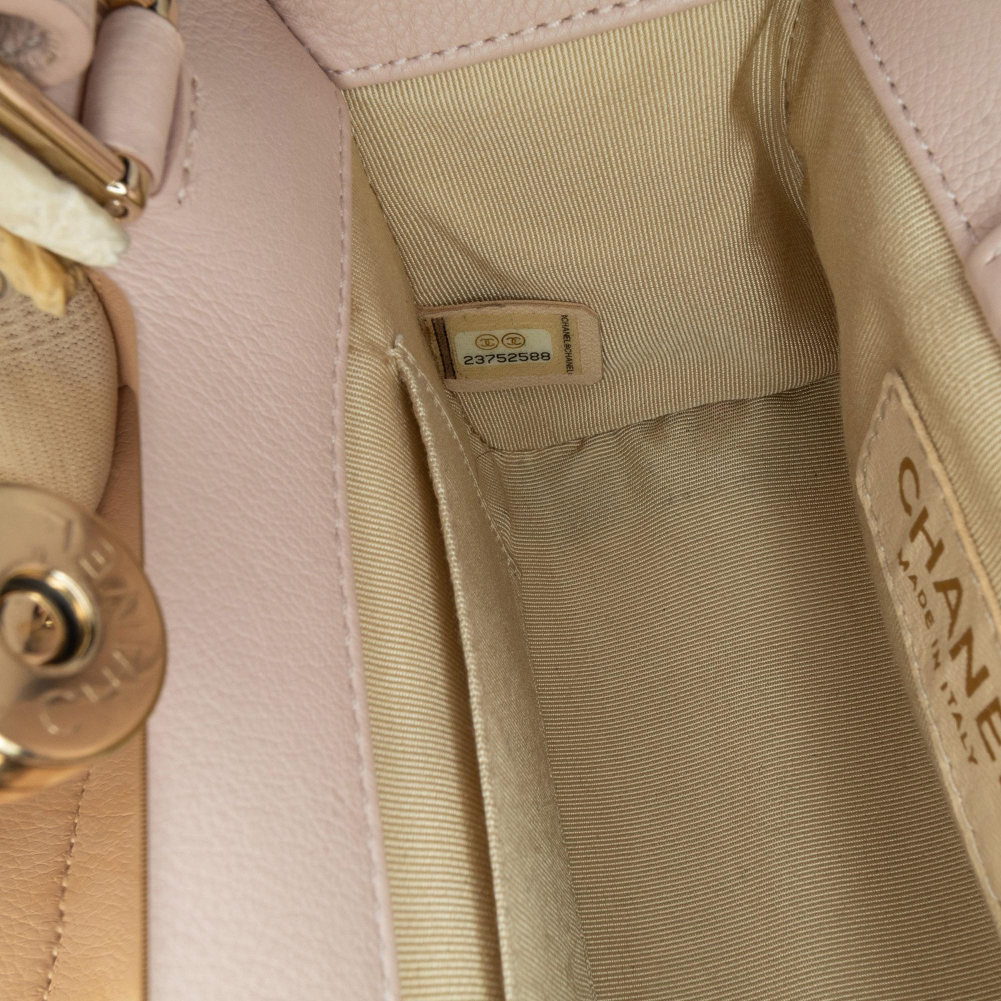 Chanel Mini Calfskin Label Click Shopping Tote (SHG-2qUZVI)