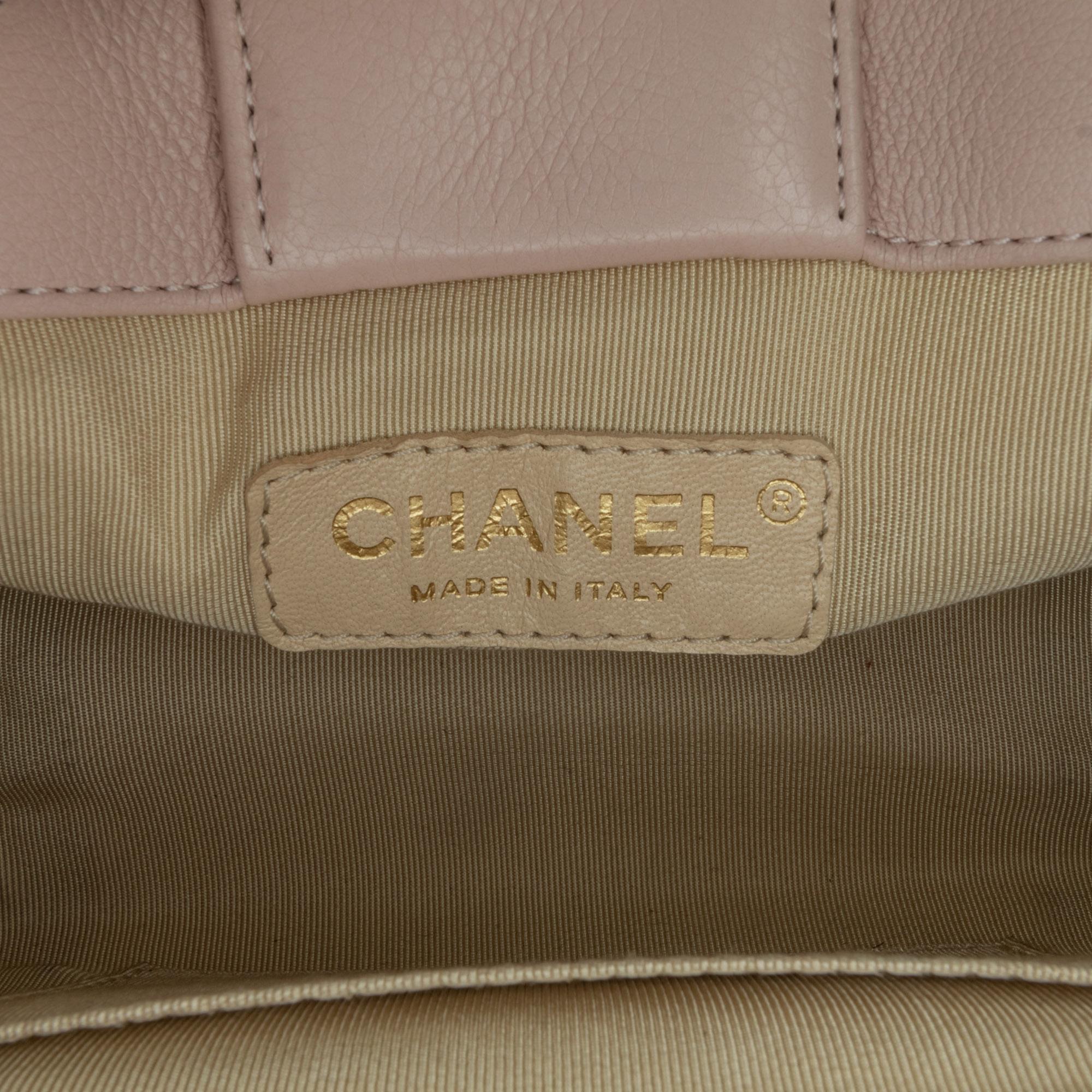 Chanel Mini Calfskin Label Click Shopping Tote (SHG-2qUZVI)