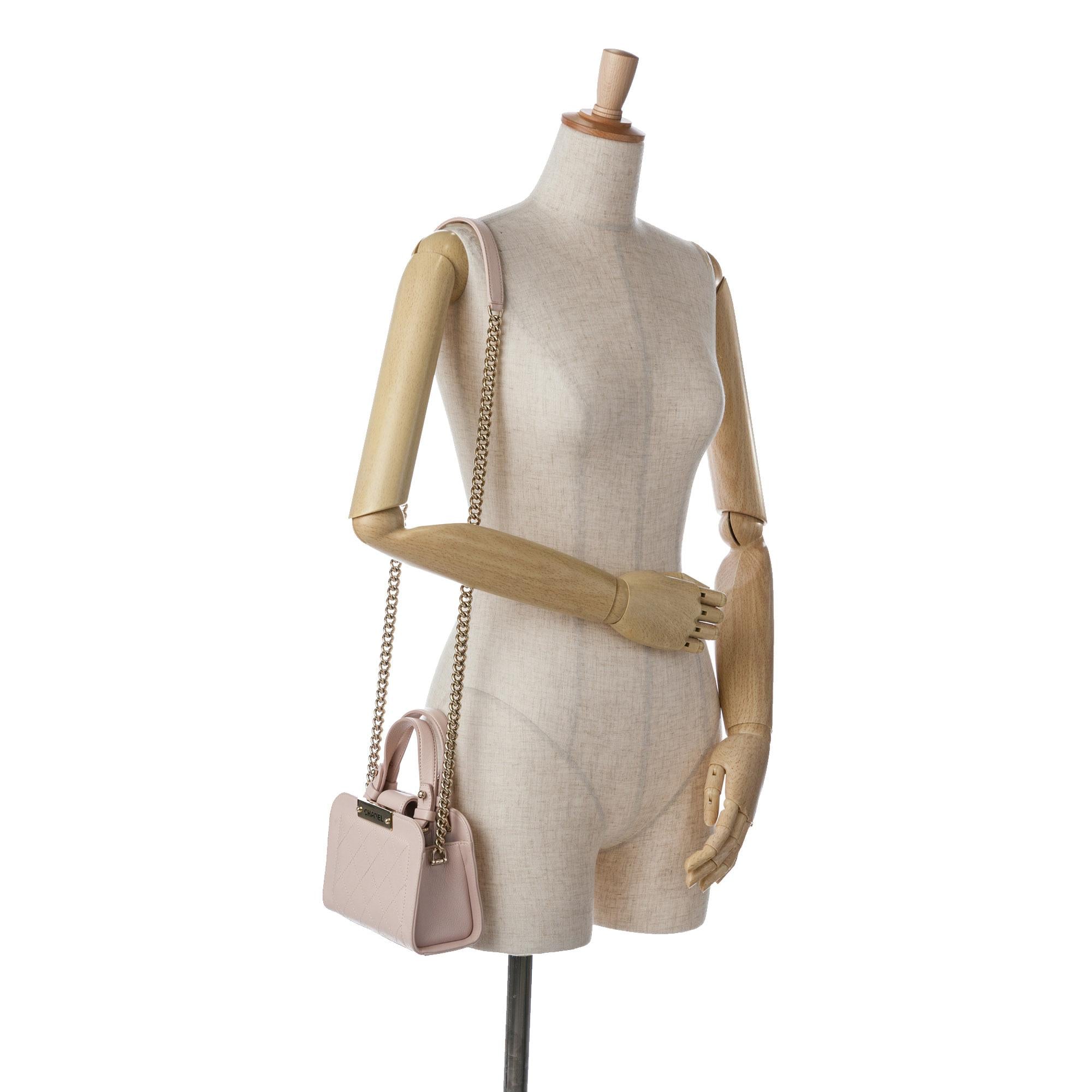 Chanel Mini Calfskin Label Click Shopping Tote (SHG-2qUZVI)