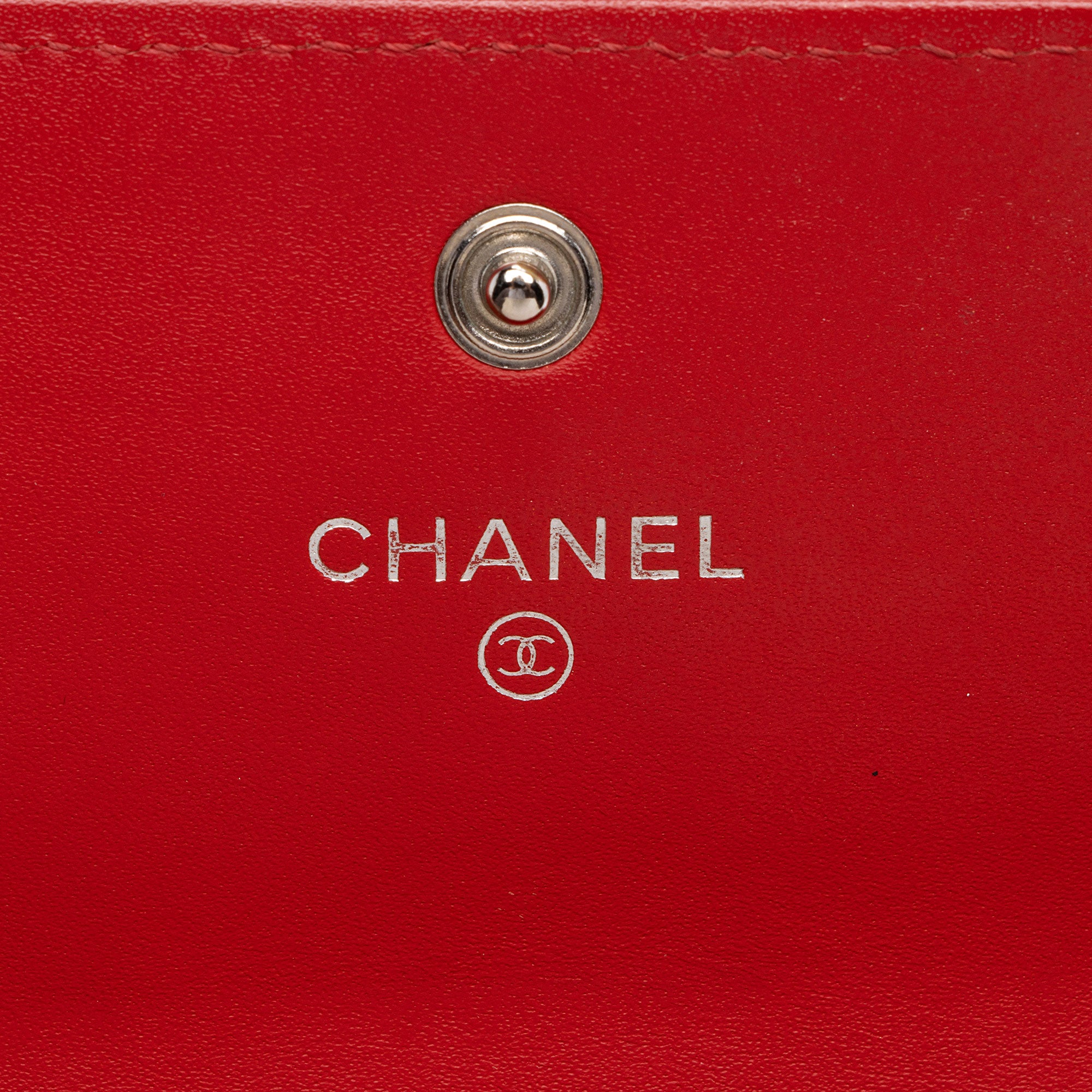 Chanel Patent Leather Diamond Stitch Flap Wallet (SHF-Ql4n4i)