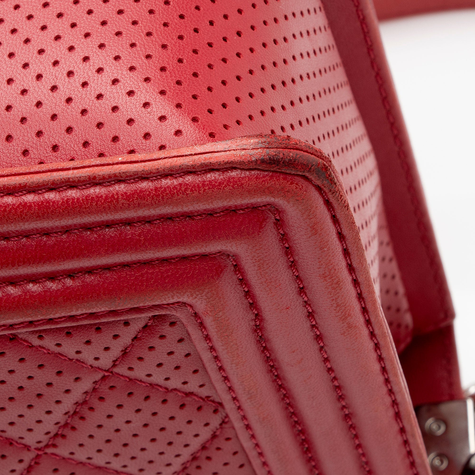 Chanel Perforated Lambskin New Medium Boy Bag (SHF-LqYEA9)