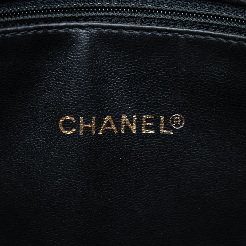 Chanel Quilted CC Lambskin Shoulder Bag (SHG-4n8pB4)