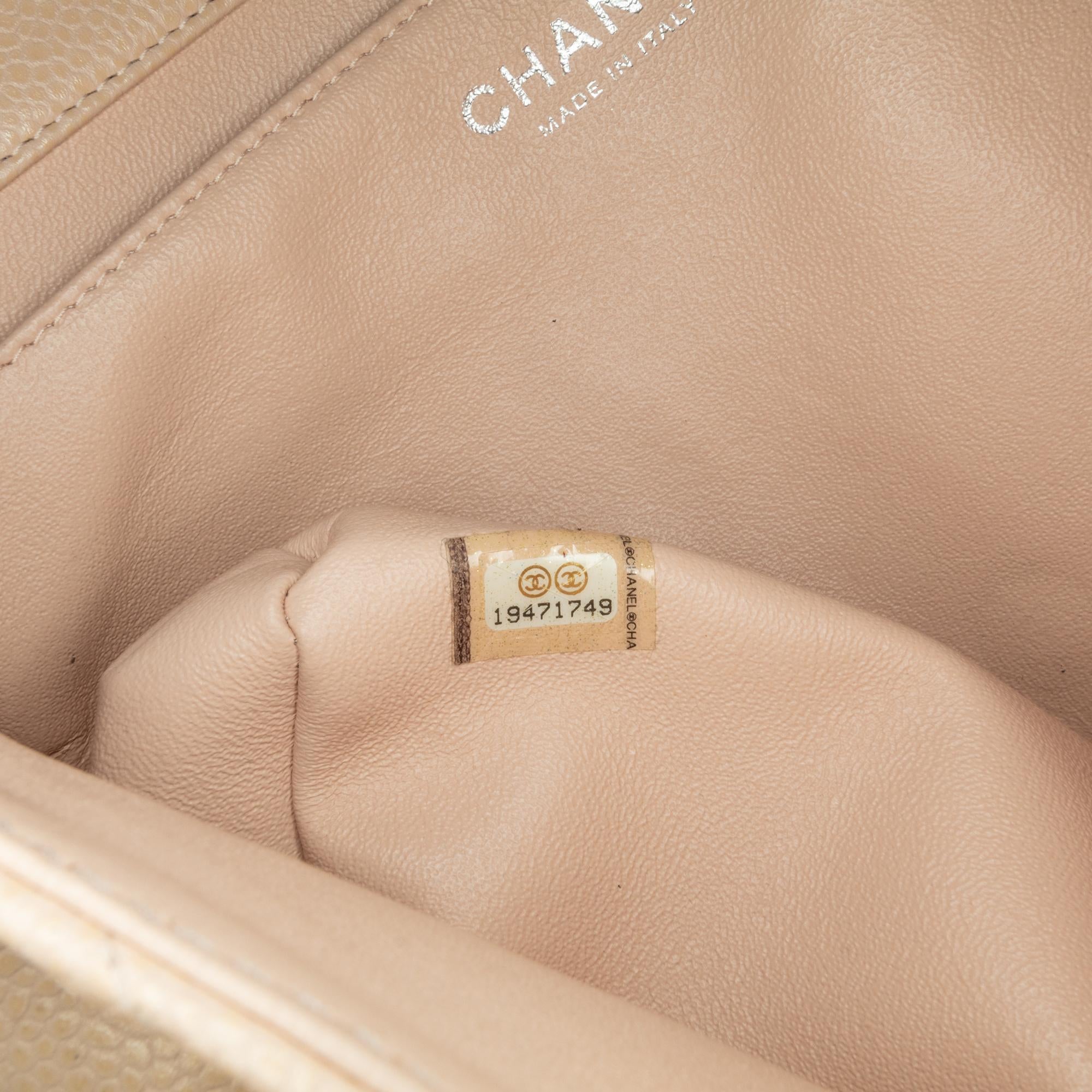 Chanel Quilted Caviar Flap Clutch with Chain (SHG-7v4fjq)