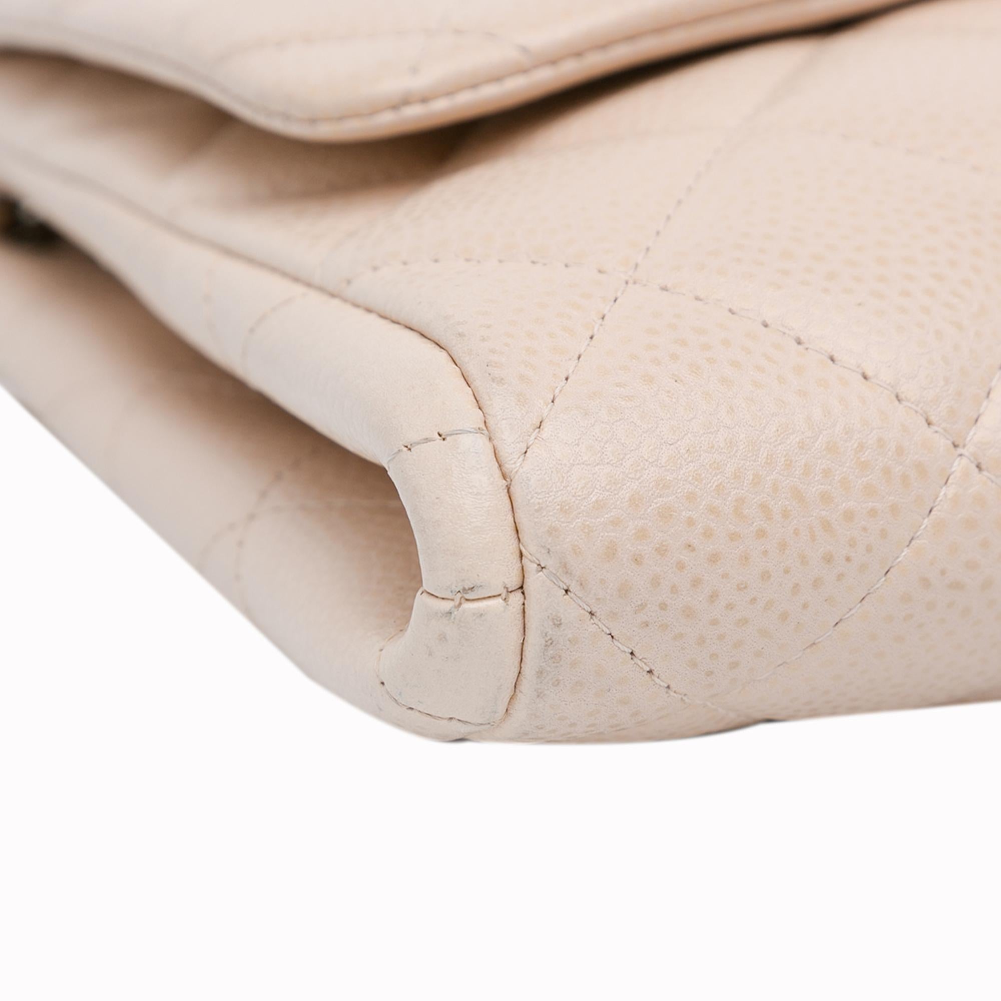 Chanel Quilted Caviar Flap Clutch with Chain (SHG-7v4fjq)