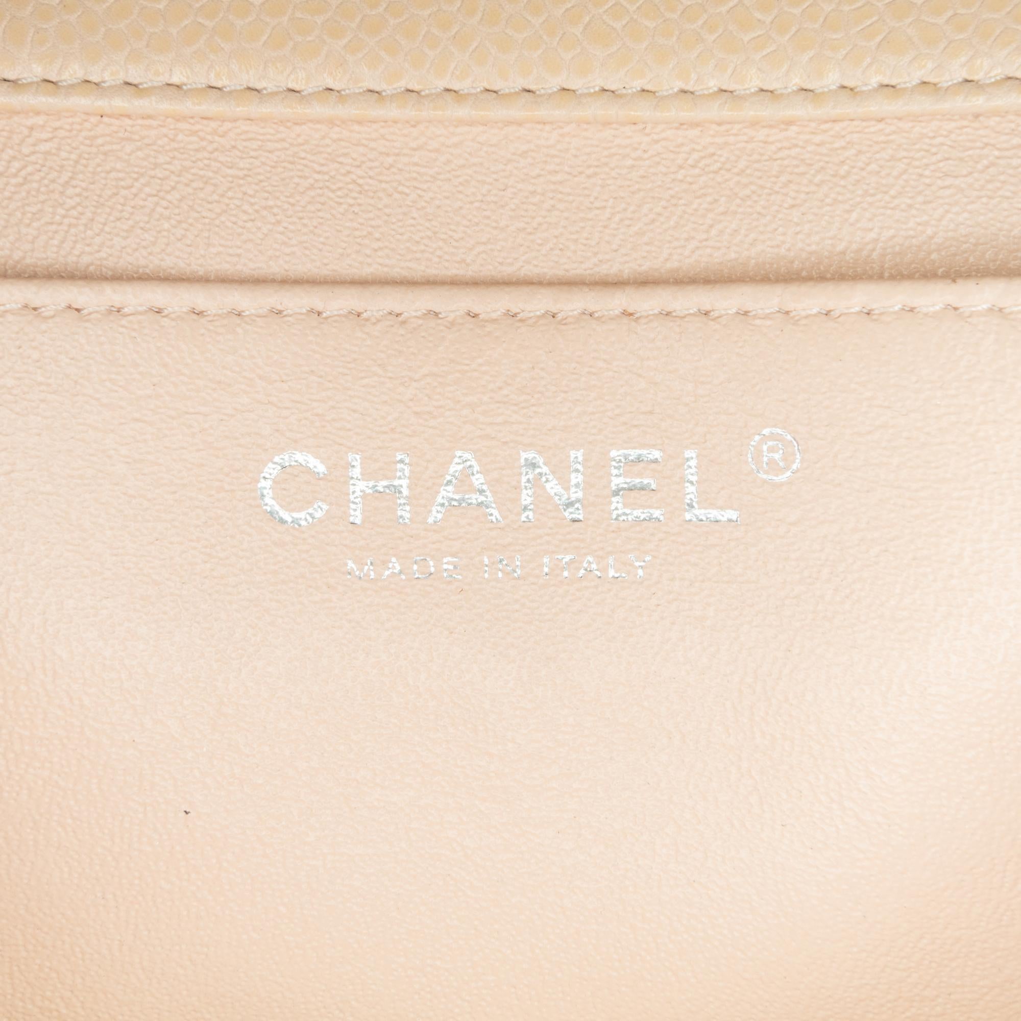 Chanel Quilted Caviar Flap Clutch with Chain (SHG-7v4fjq)