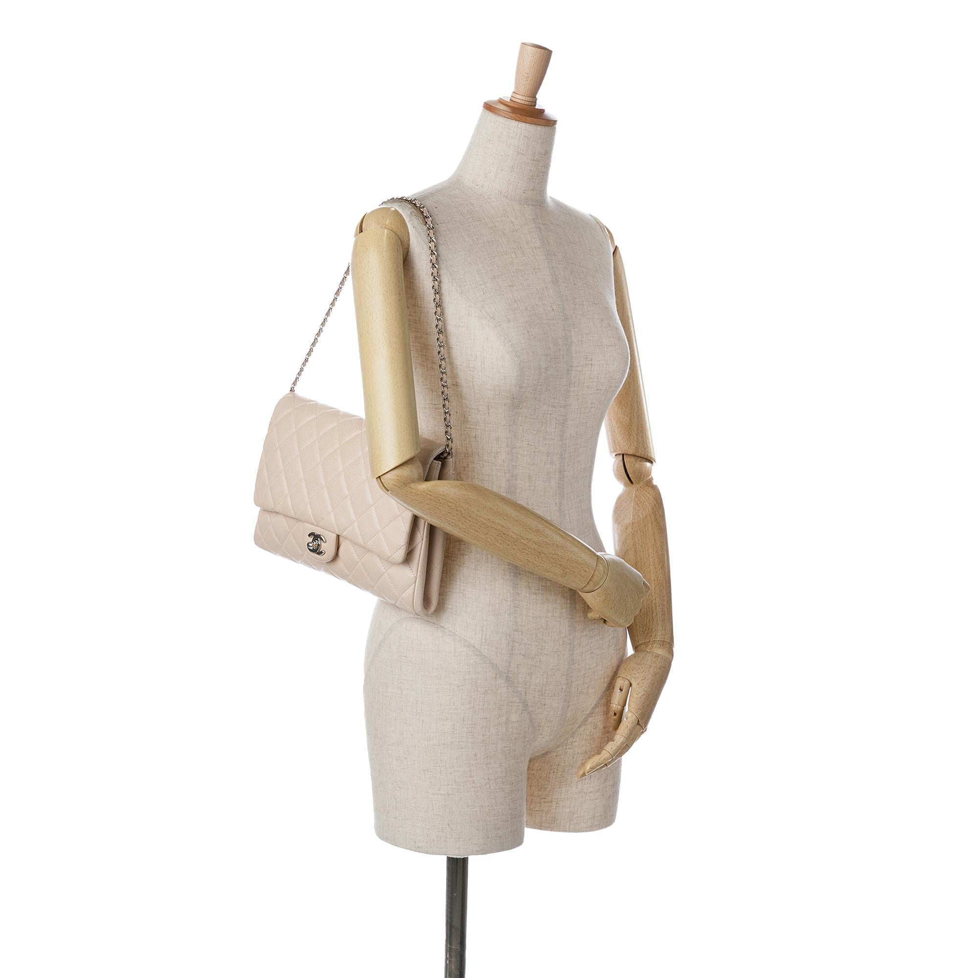 Chanel Quilted Caviar Flap Clutch with Chain (SHG-7v4fjq)