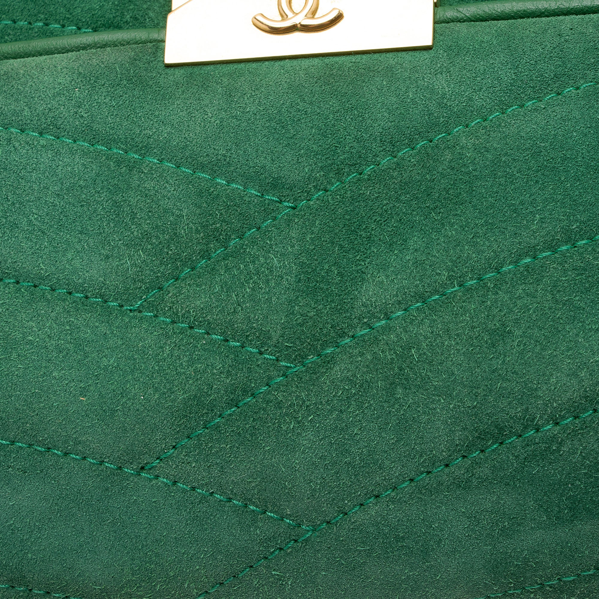Chanel Scallop Quilted Suede Pagoda Medium Flap Bag (SHF-StVv1m)