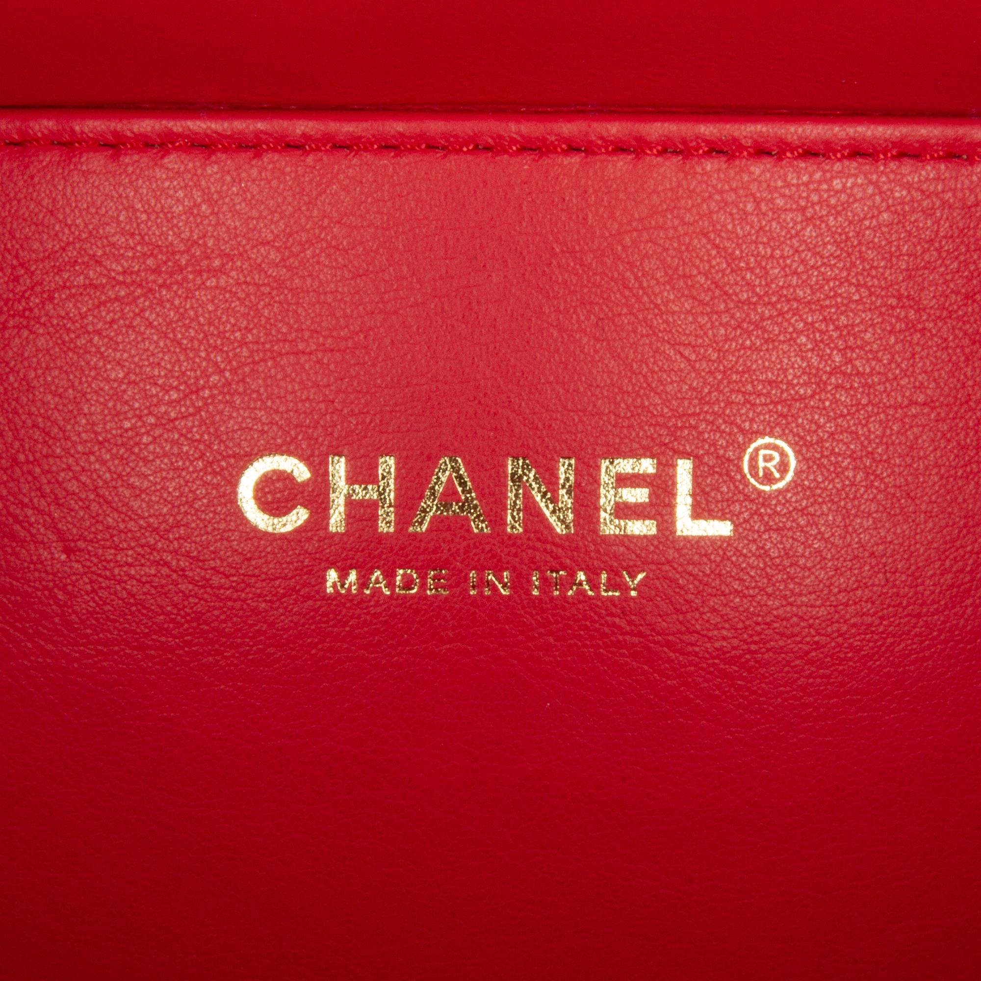 Chanel Small Caviar Filigree Vanity Case (SHG-8sX2Za)