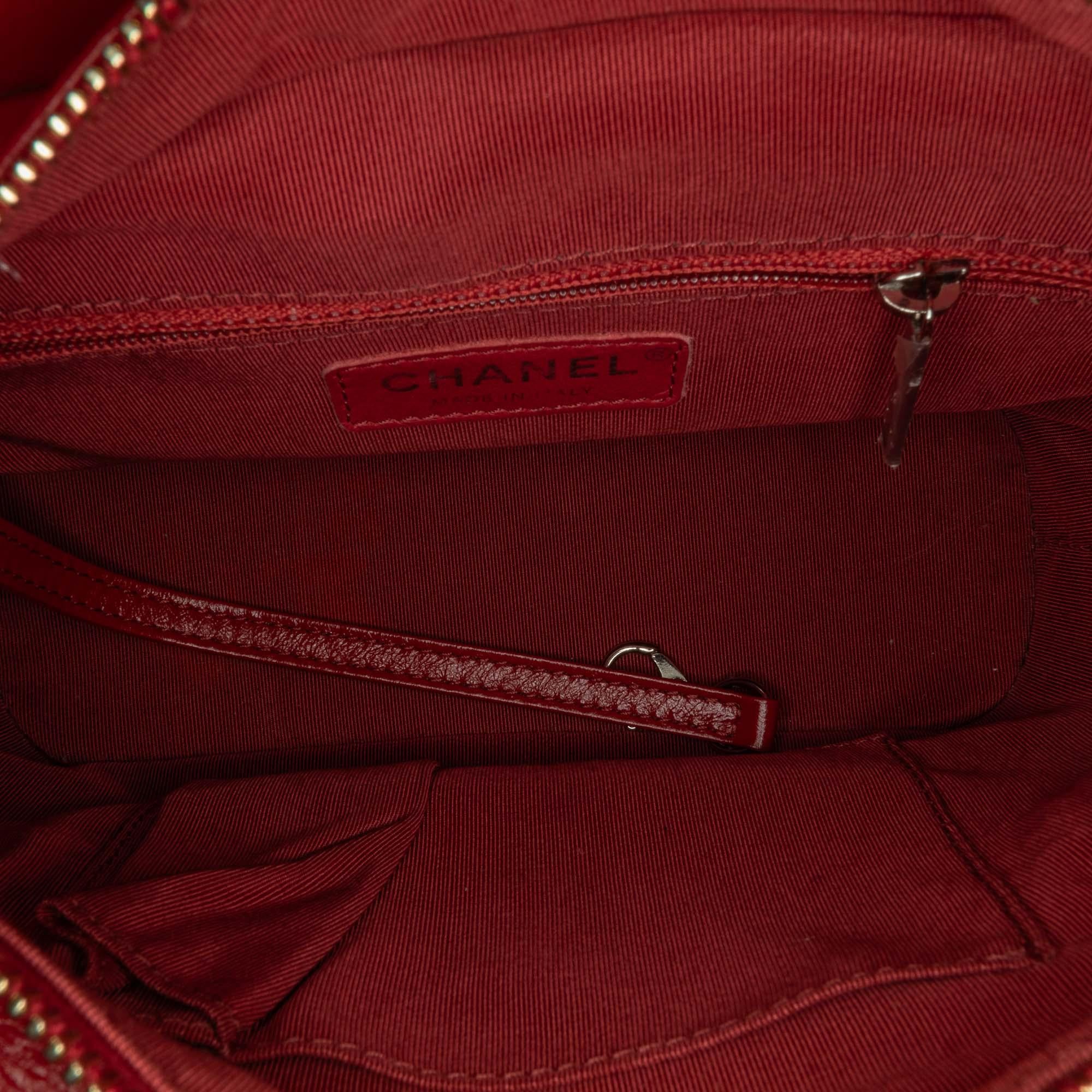Chanel Small Chevron Lambskin Gabrielle Crossbody (SHG-oc1k9q)