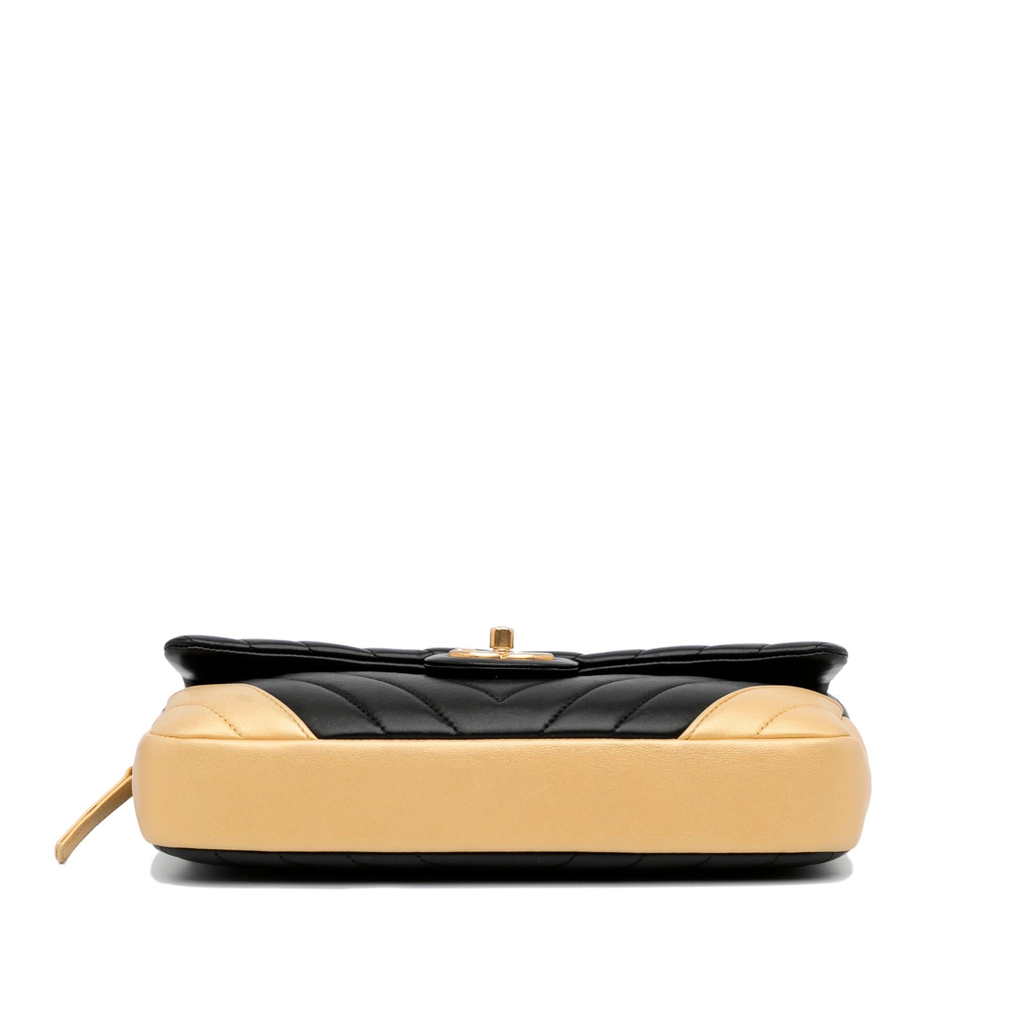 Chanel Small Chevron Lambskin Single Flap (SHG-P98Q6l)