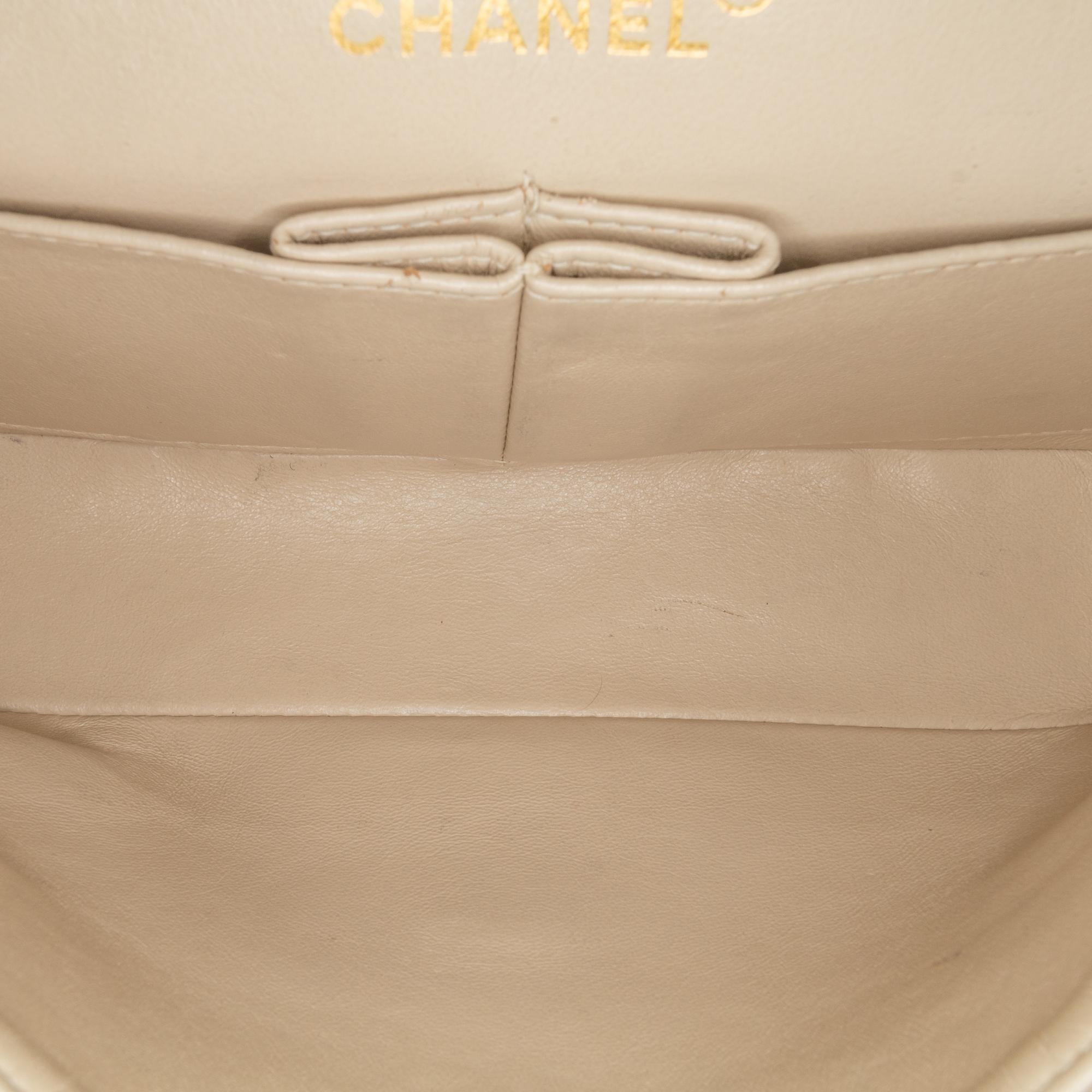 Chanel Small Classic Lambskin Double Flap (SHG-1zFtgm)
