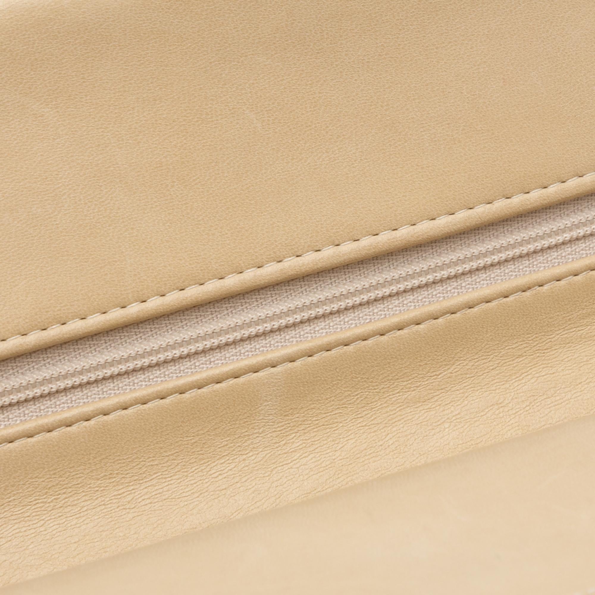 Chanel Small Classic Lambskin Double Flap (SHG-1zFtgm)