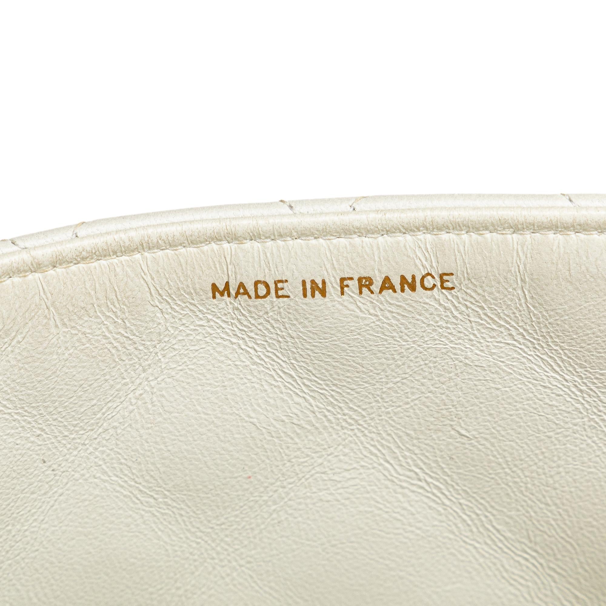 Chanel Square Classic Quilted Lambskin Flap (SHG-iqwoWK)