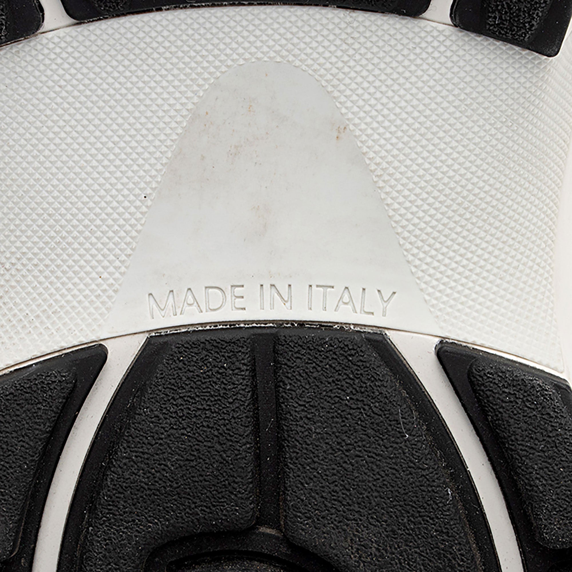 Chanel Suede Calfskin Quilted Fabric CC Sneakers - Size 10 / 40 (SHF-A0Zb1v)