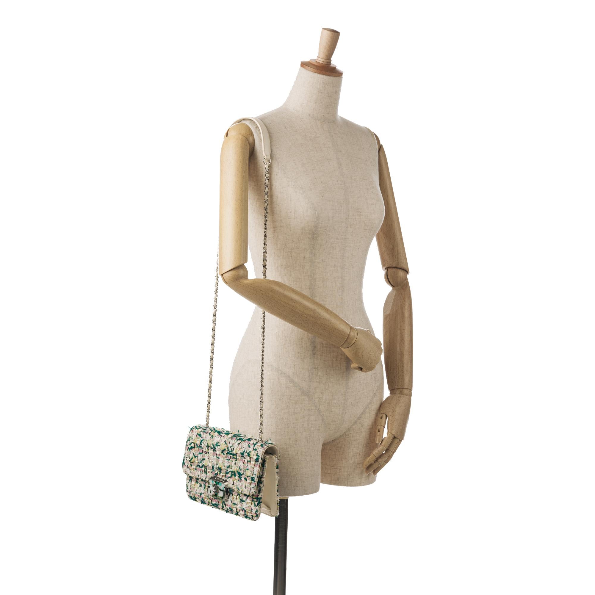 Chanel Tweed Beauty Lock Flap Bag (SHG-3g9Hun)