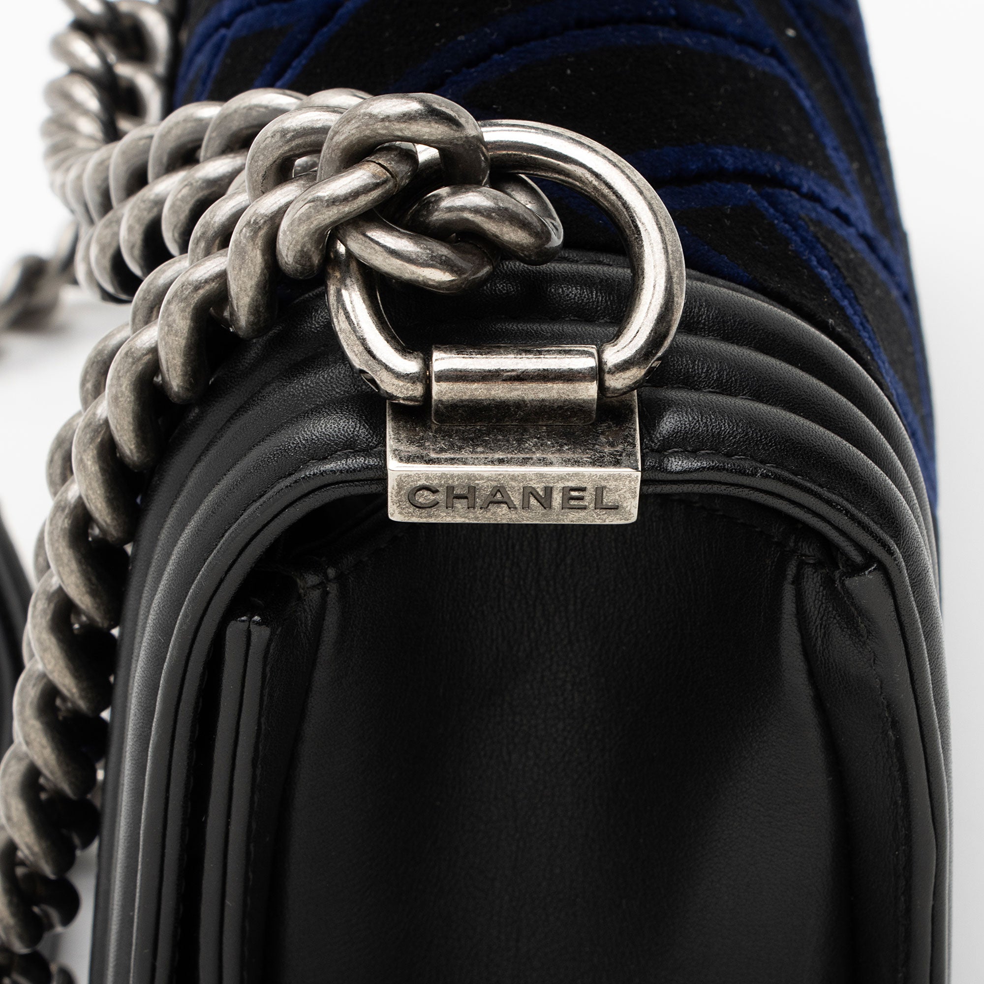 Chanel Velvet Quilted Old Medium Boy Bag (SHF-yjKLJH)