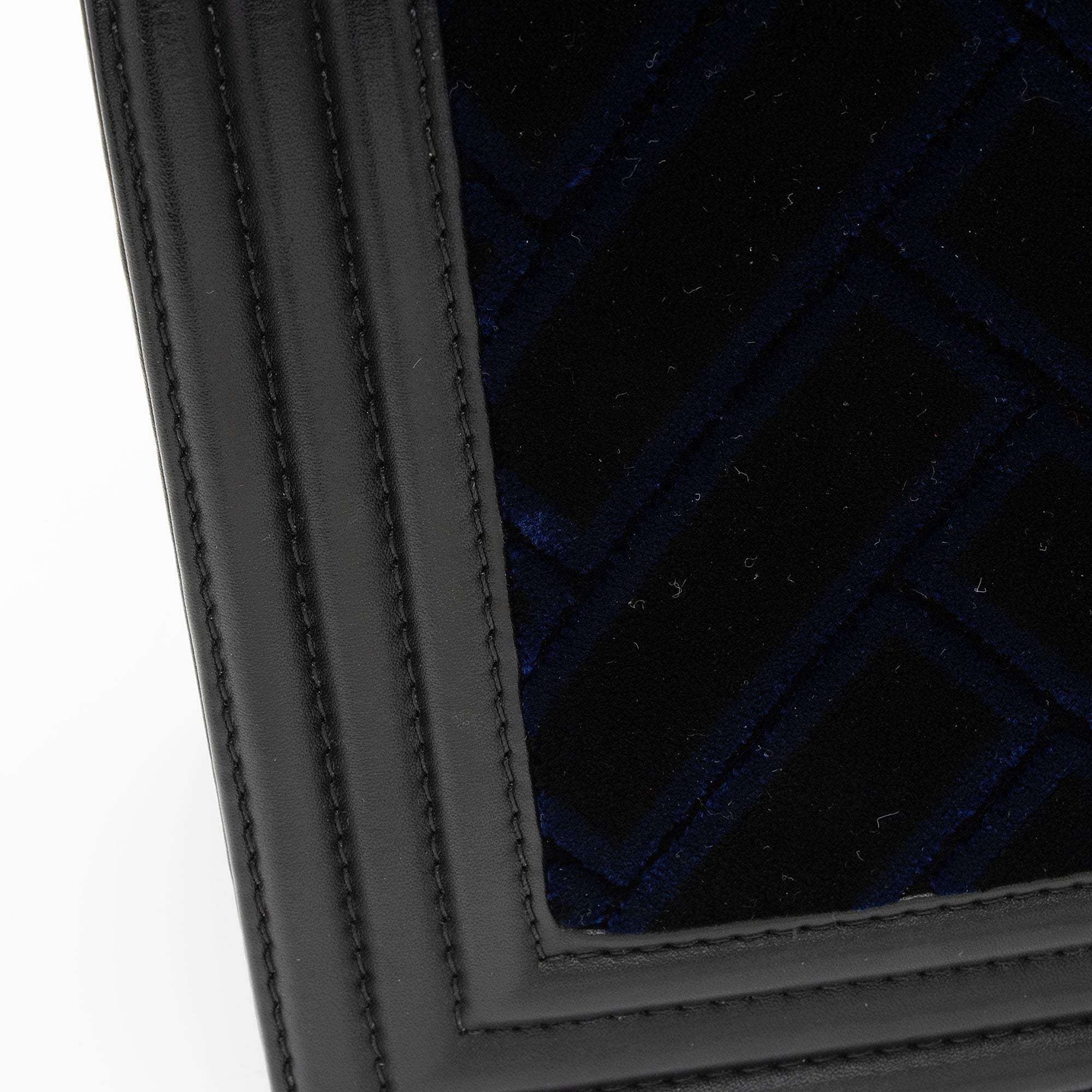 Chanel Velvet Quilted Old Medium Boy Bag (SHF-yjKLJH)