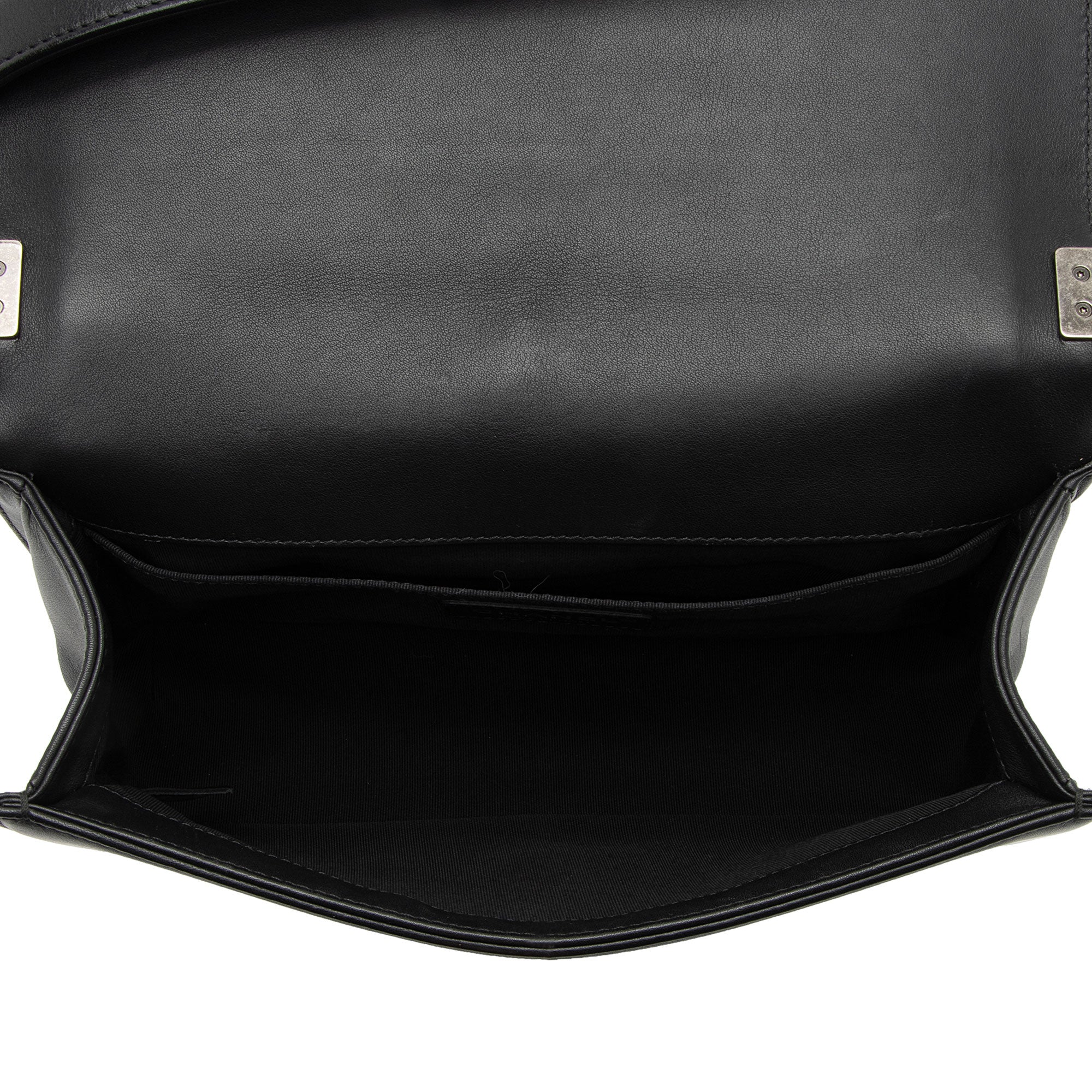 Chanel Velvet Quilted Old Medium Boy Bag (SHF-yjKLJH)