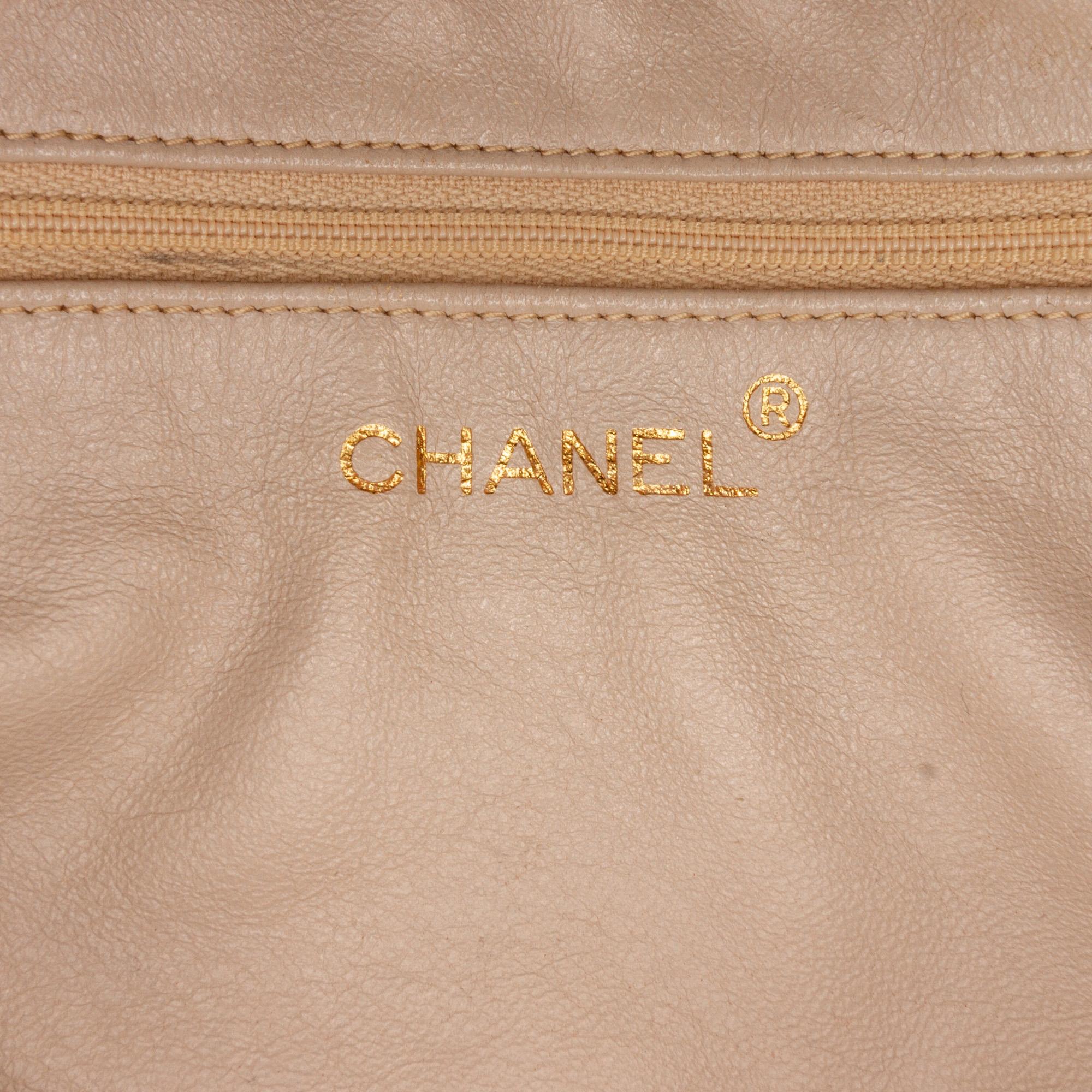 Chanel Vintage CC Tassel Camera Bag (SHG-Z83VnT)
