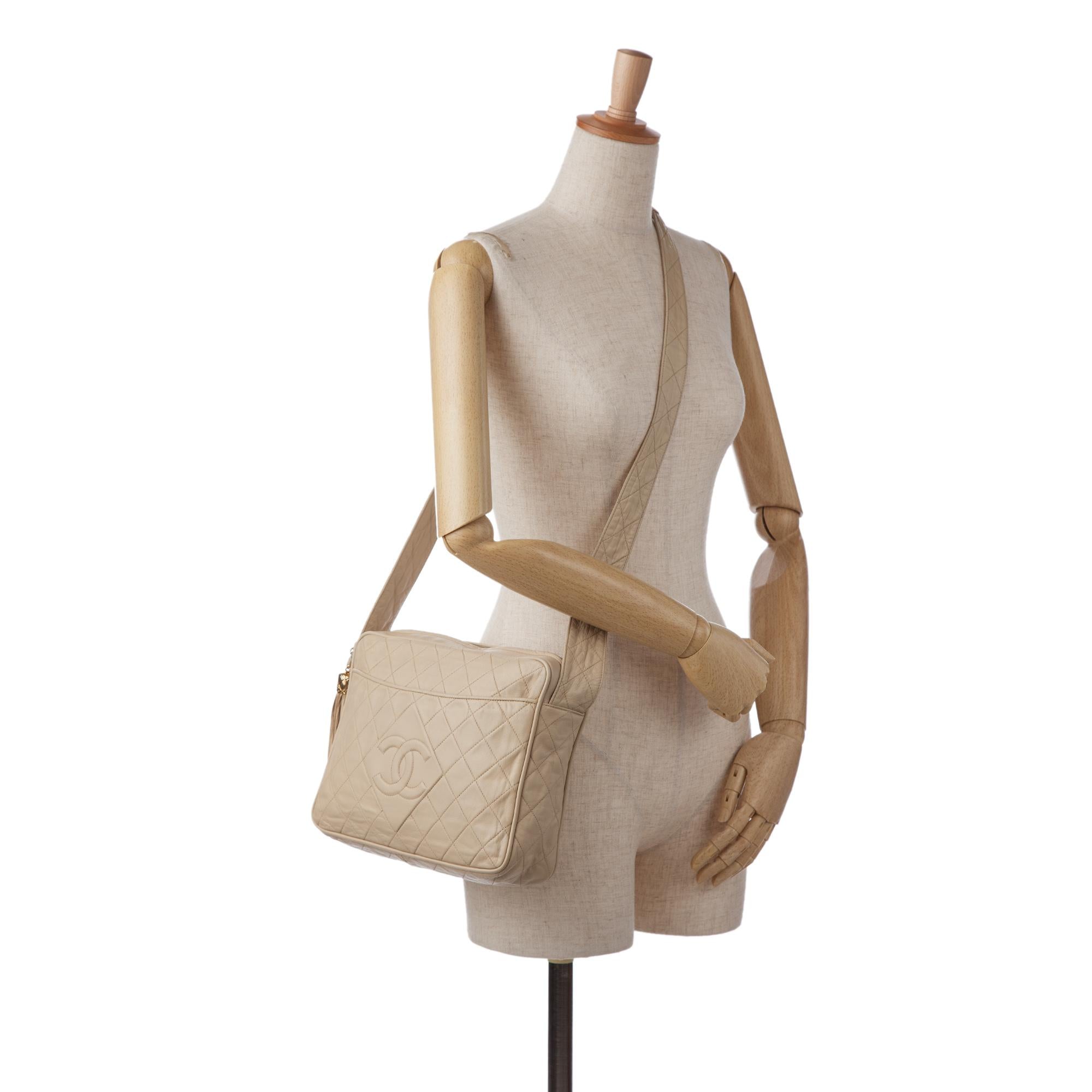 Chanel Vintage CC Tassel Camera Bag (SHG-Z83VnT)