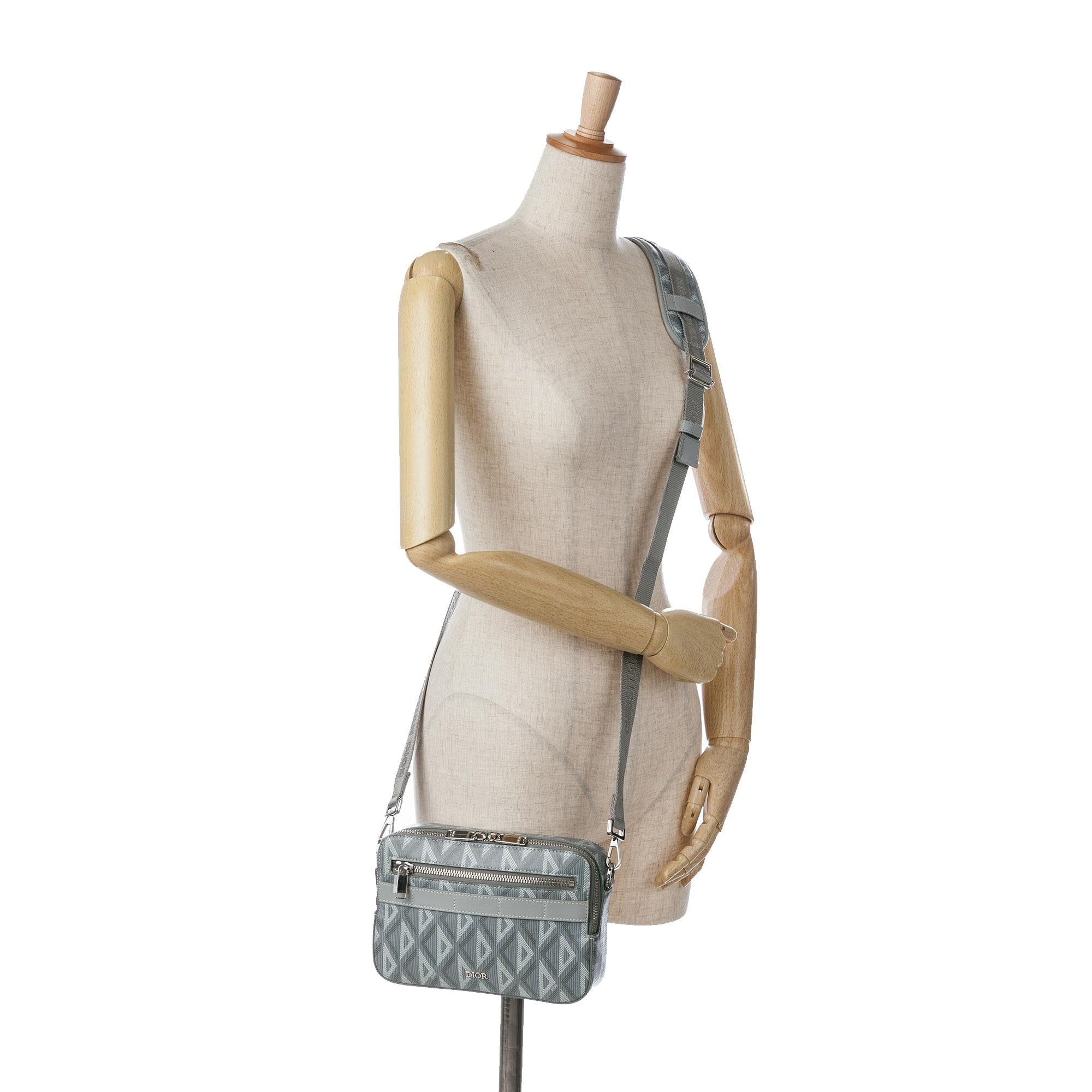 Dior CD Diamond Safari Bag with Strap (SHG-R2vThP)