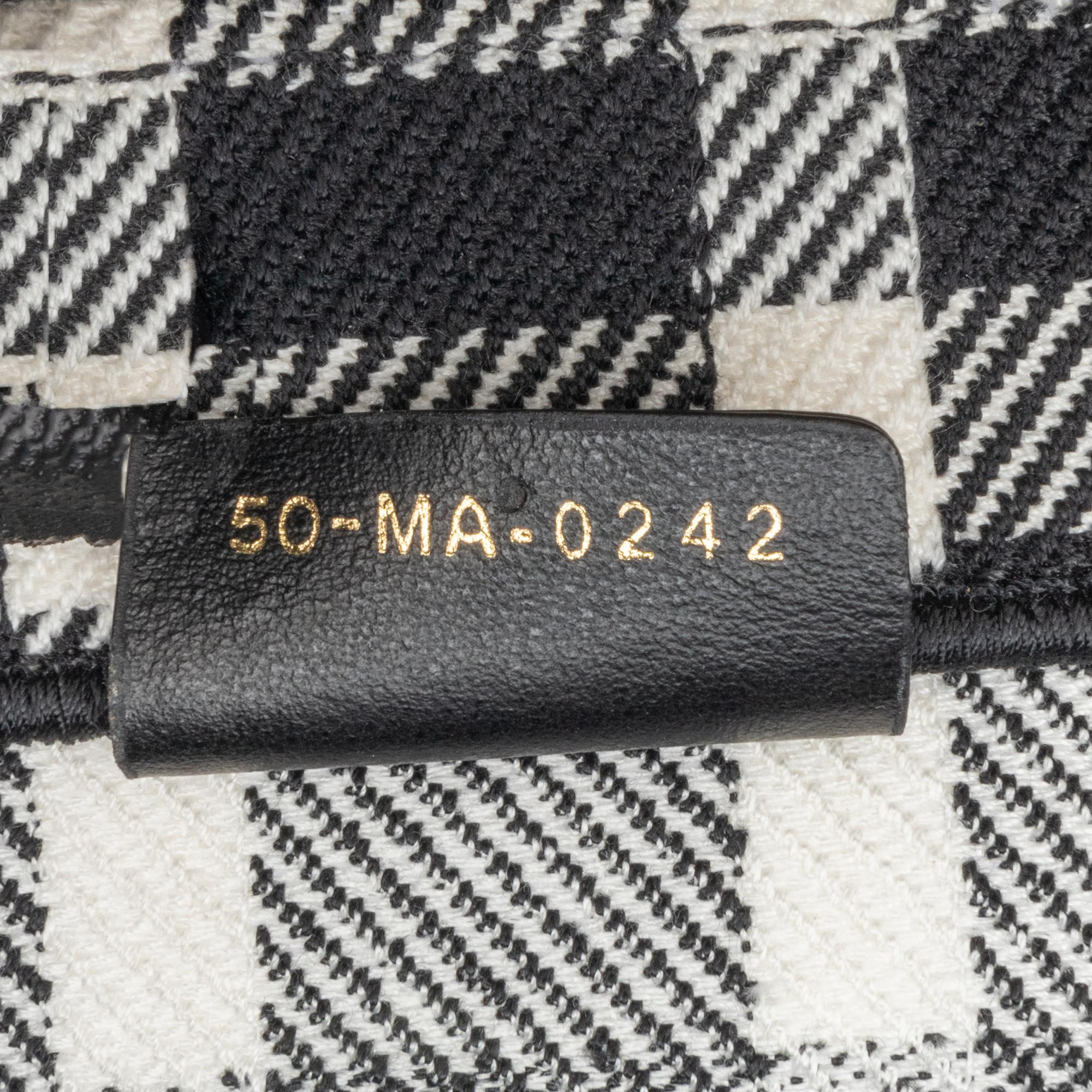 Dior Large Check'n'Dior Book Tote (SHG-ZkMe5m)